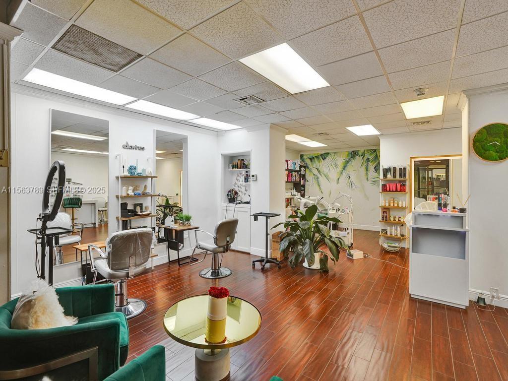 300 Bayview Dr # 906