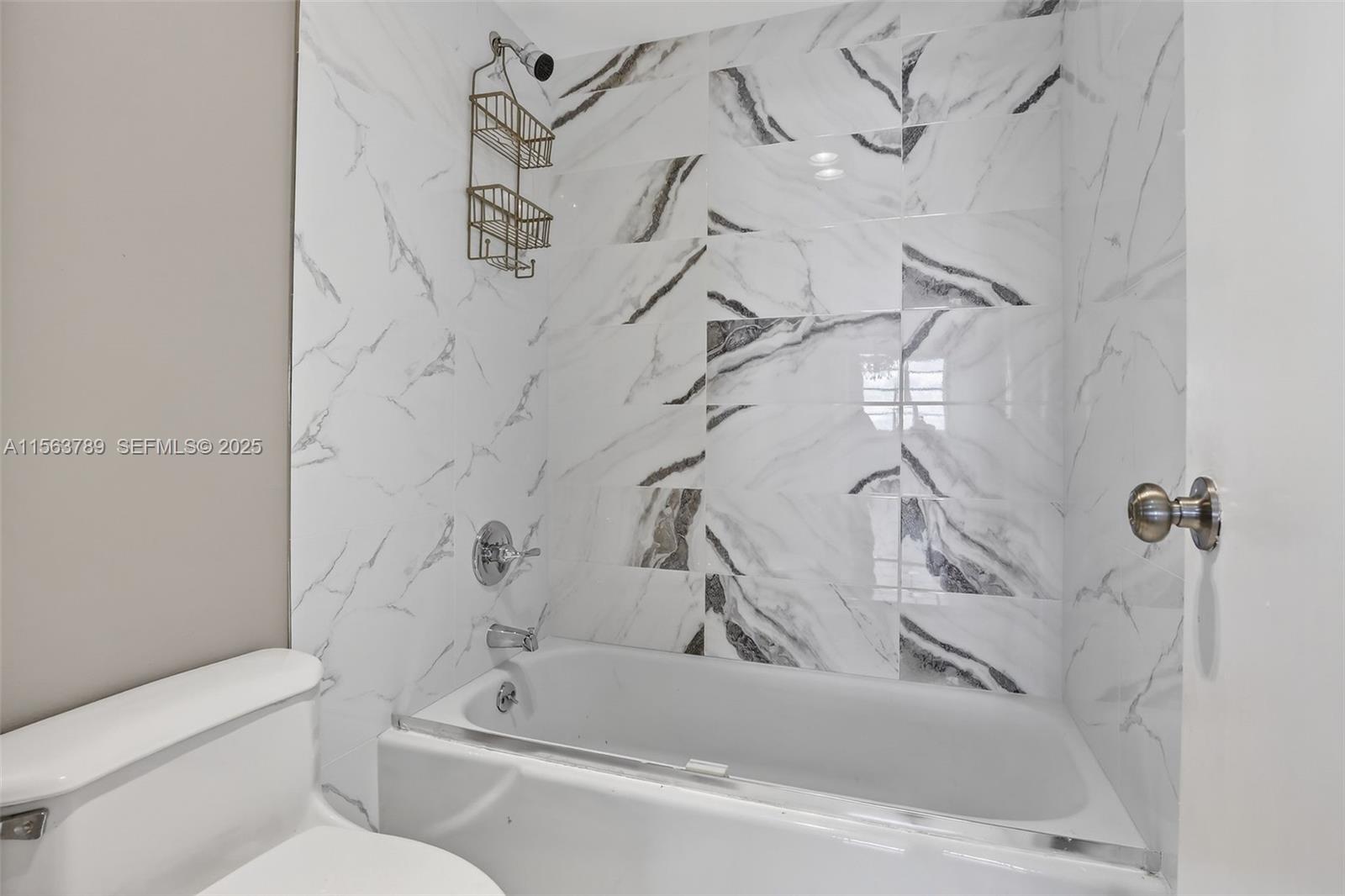 300 Bayview Dr # 906