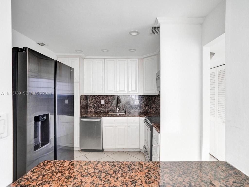 300 Bayview Dr # 906