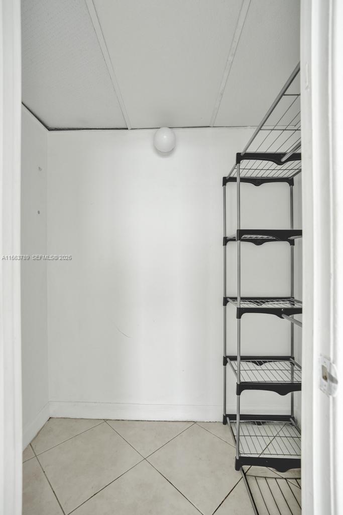 300 Bayview Dr # 906