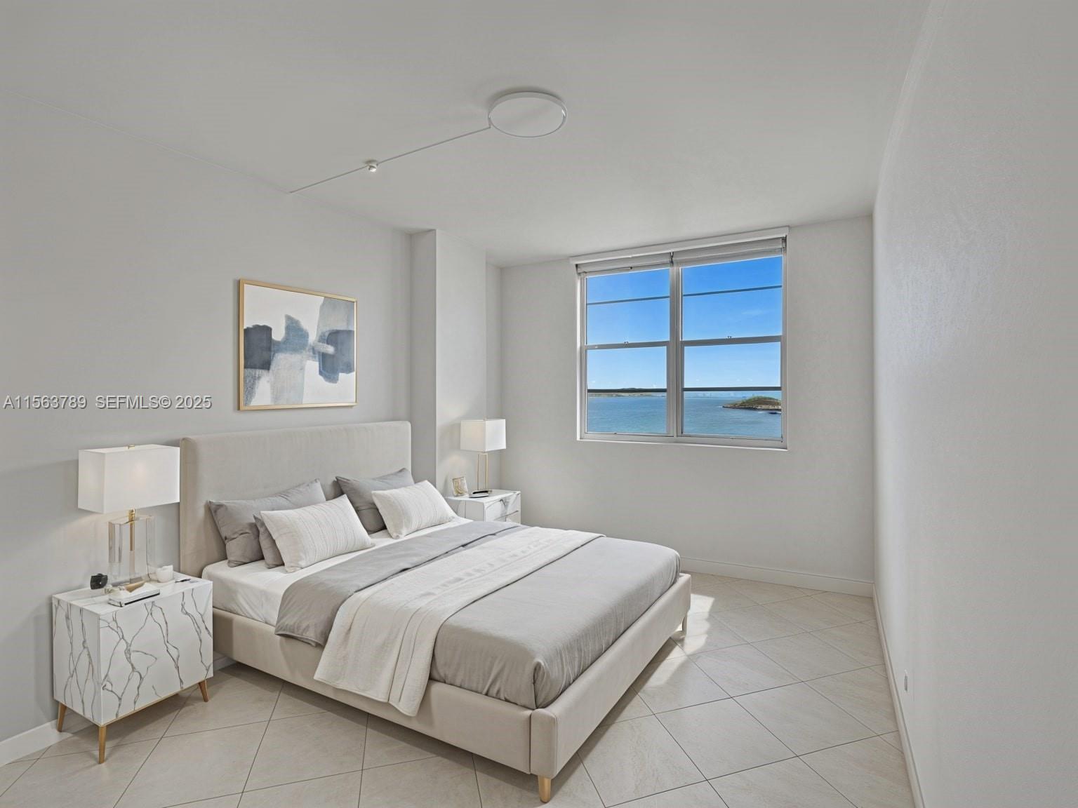 300 Bayview Dr # 906