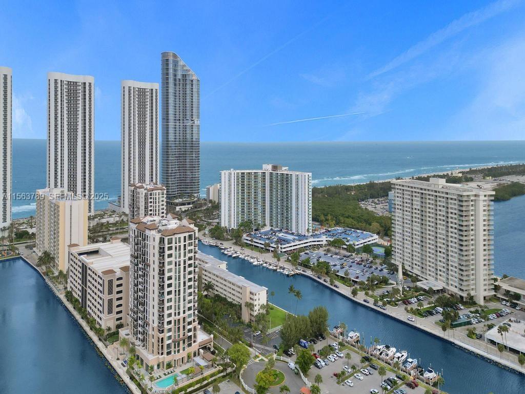 300 Bayview Dr # 906