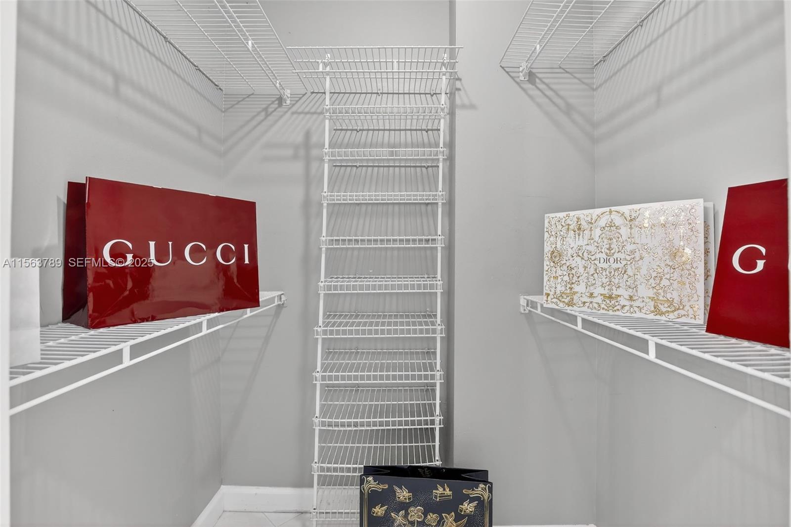 300 Bayview Dr # 906