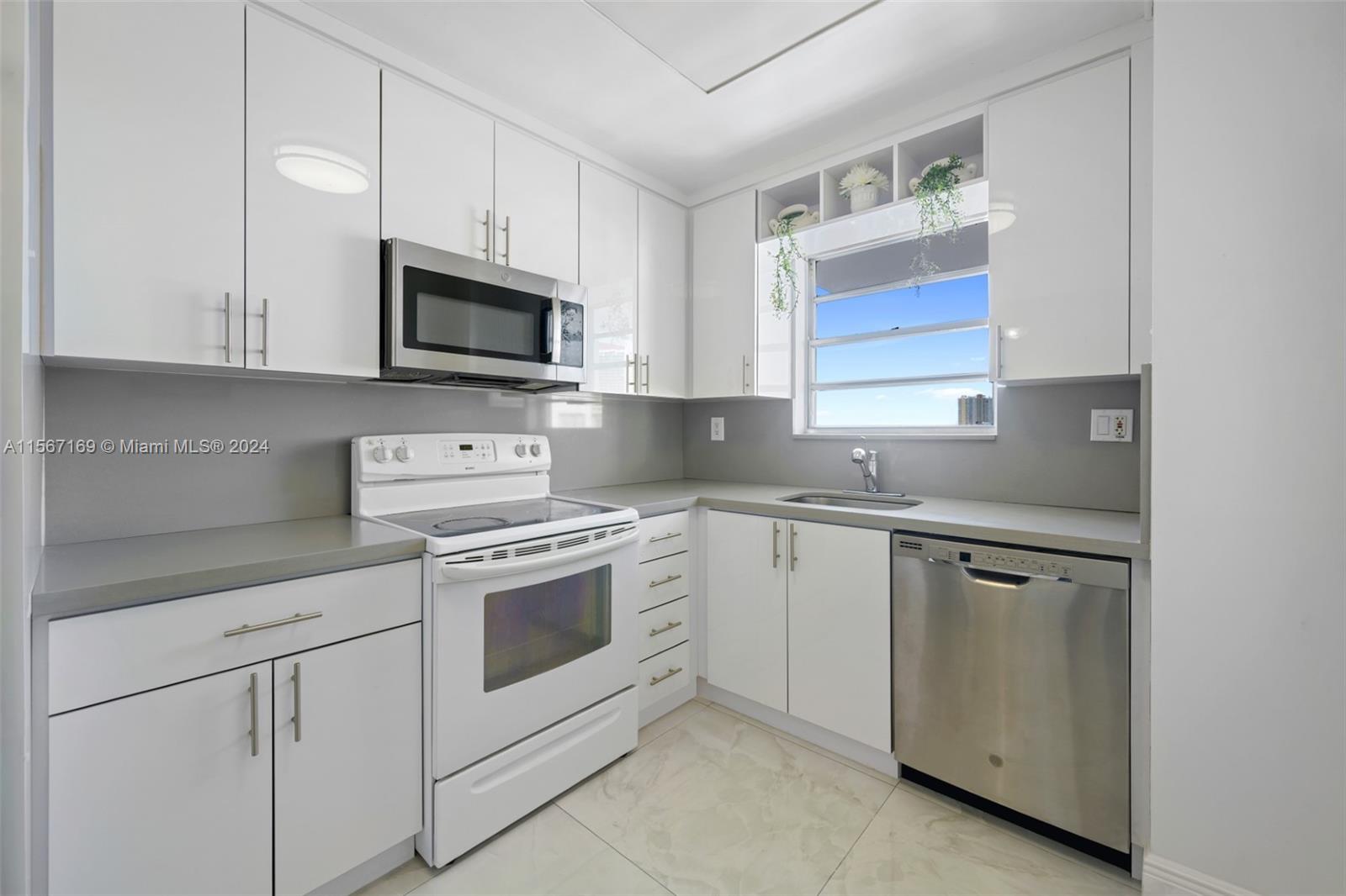 137 Golden Isles Dr # 1009