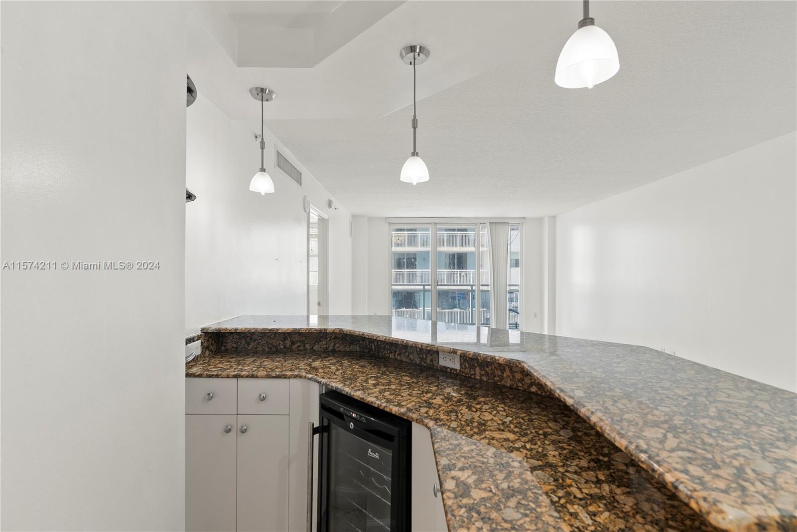 6917 Collins Ave # 608