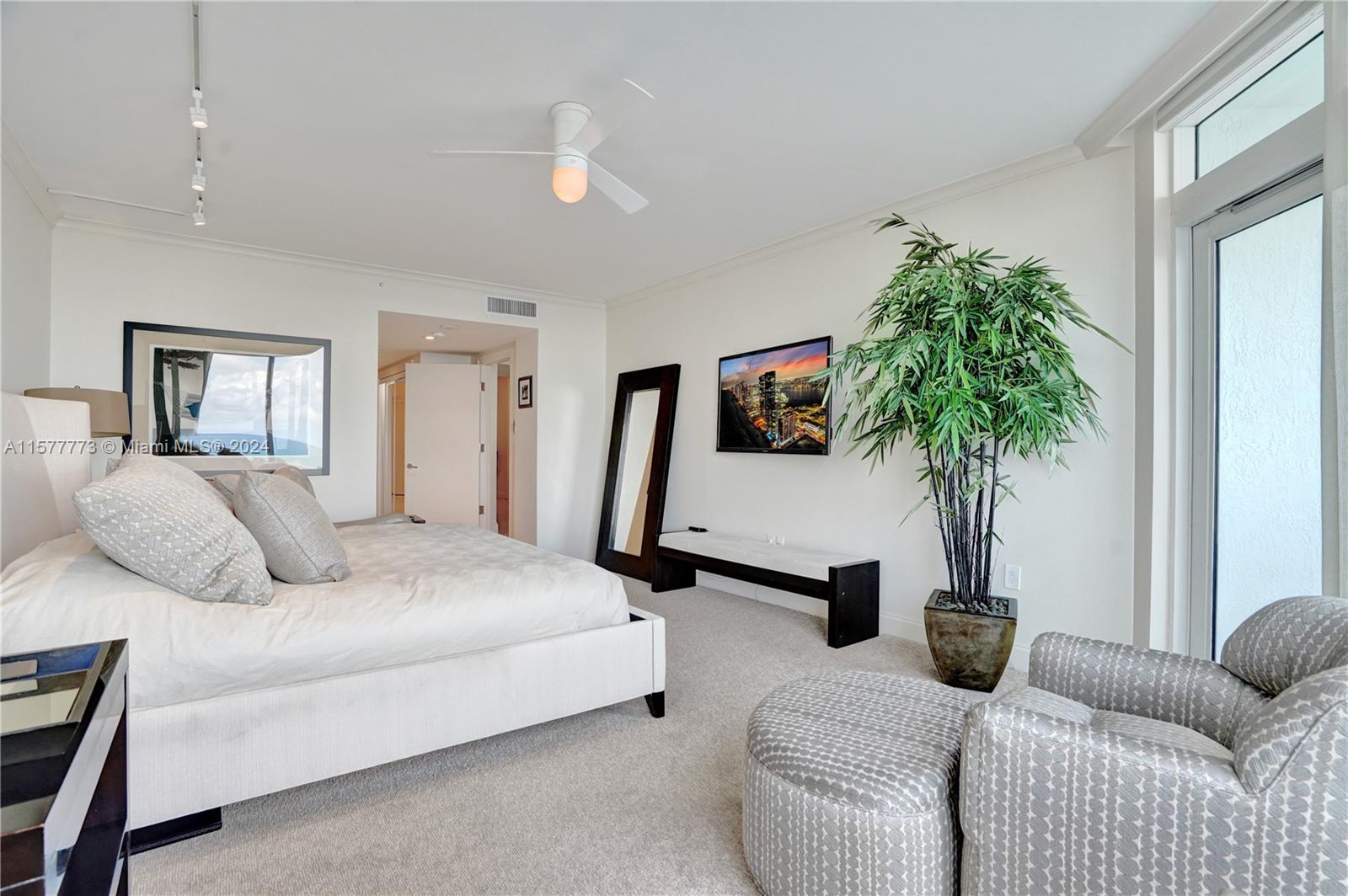 20201 E Country Club Dr # 1406