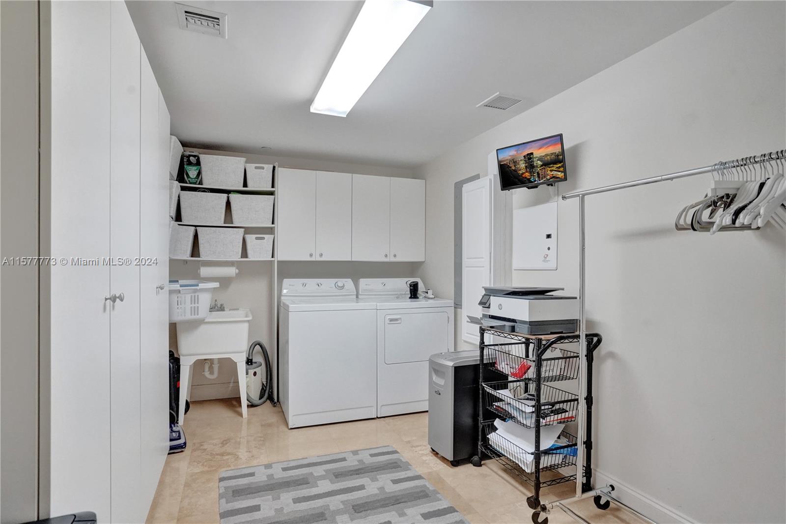 20201 E Country Club Dr # 1406