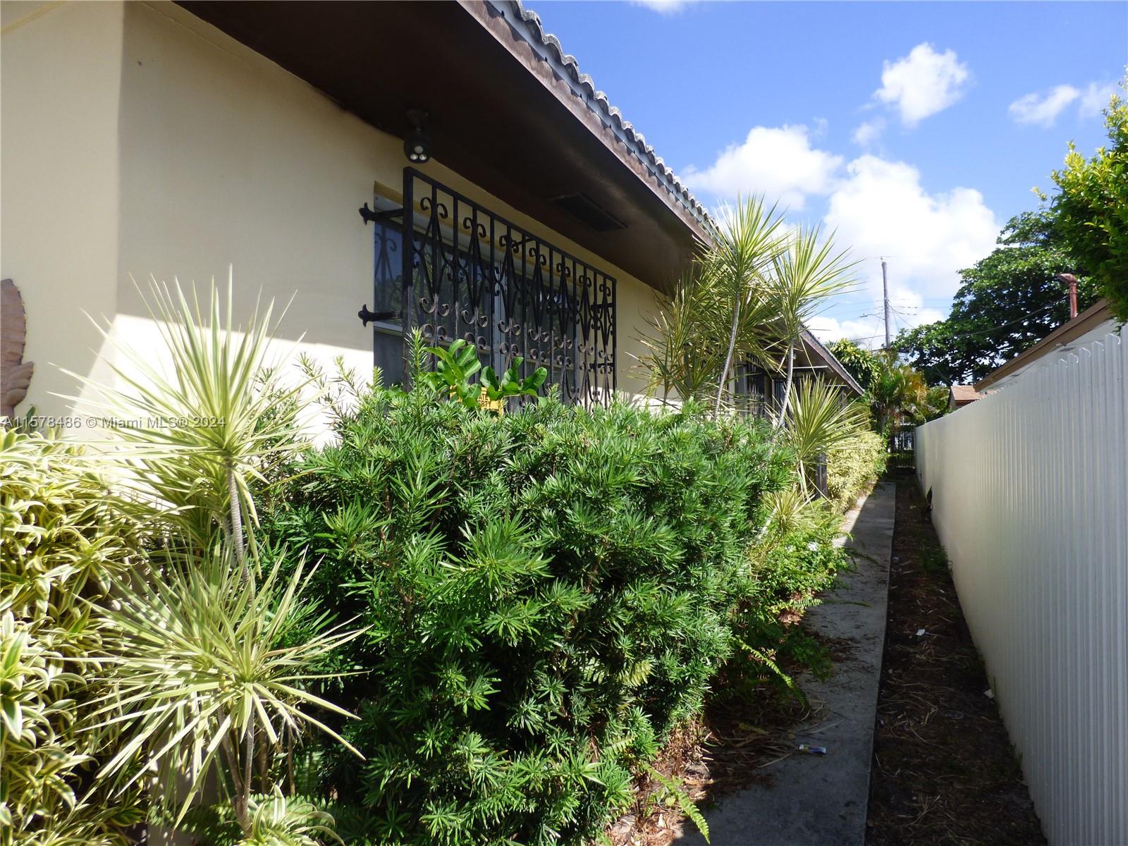 21 NW 169th St