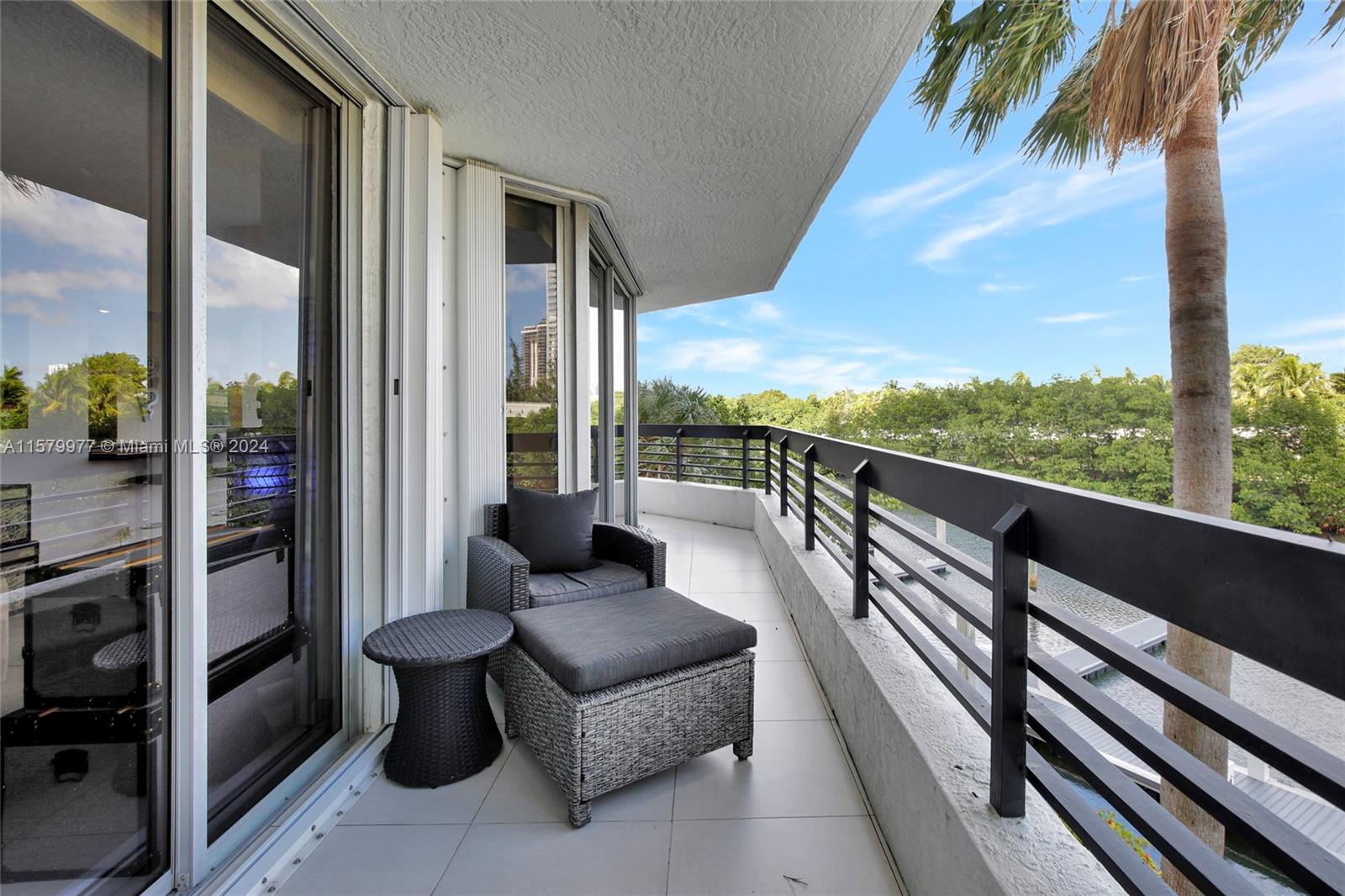 3500 Mystic Pointe Dr # 304