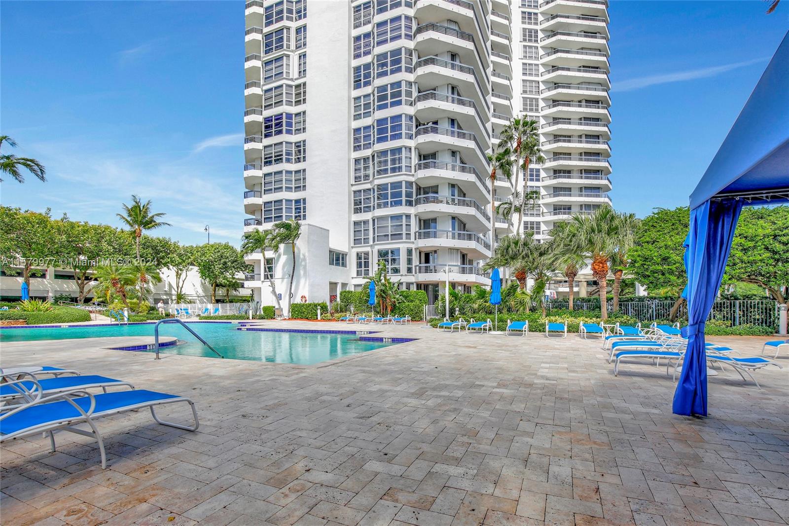 3500 Mystic Pointe Dr # 304