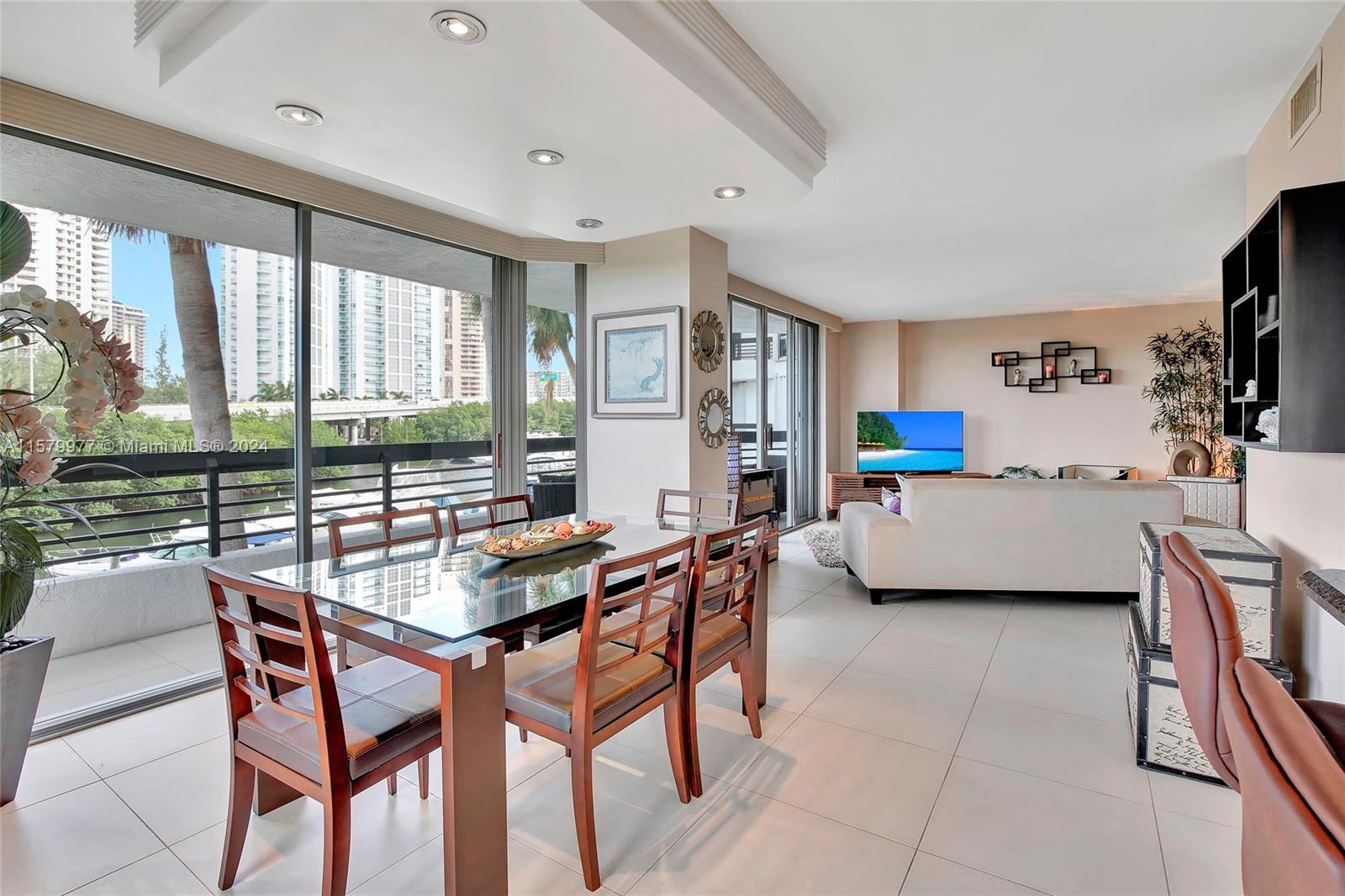 3500 Mystic Pointe Dr # 304
