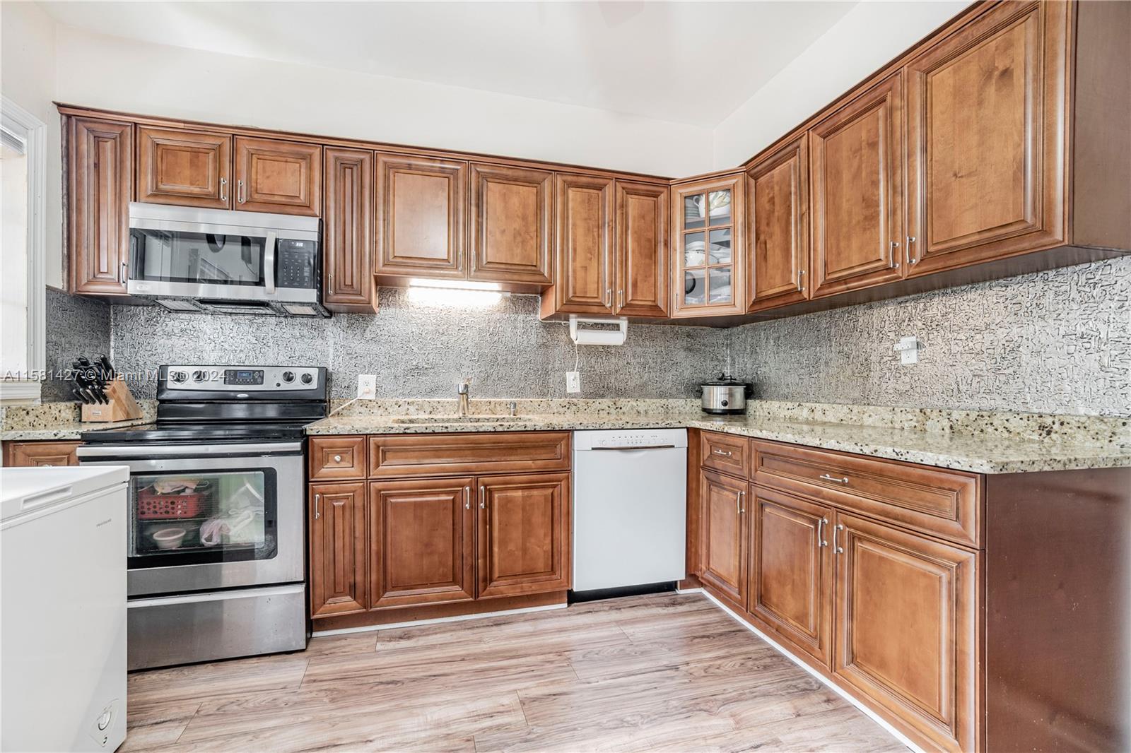 1120 N 19th Ave