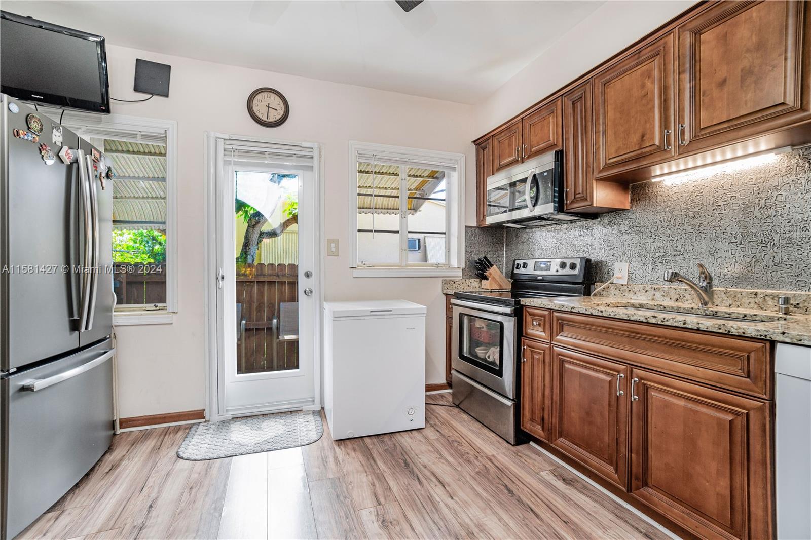 1120 N 19th Ave