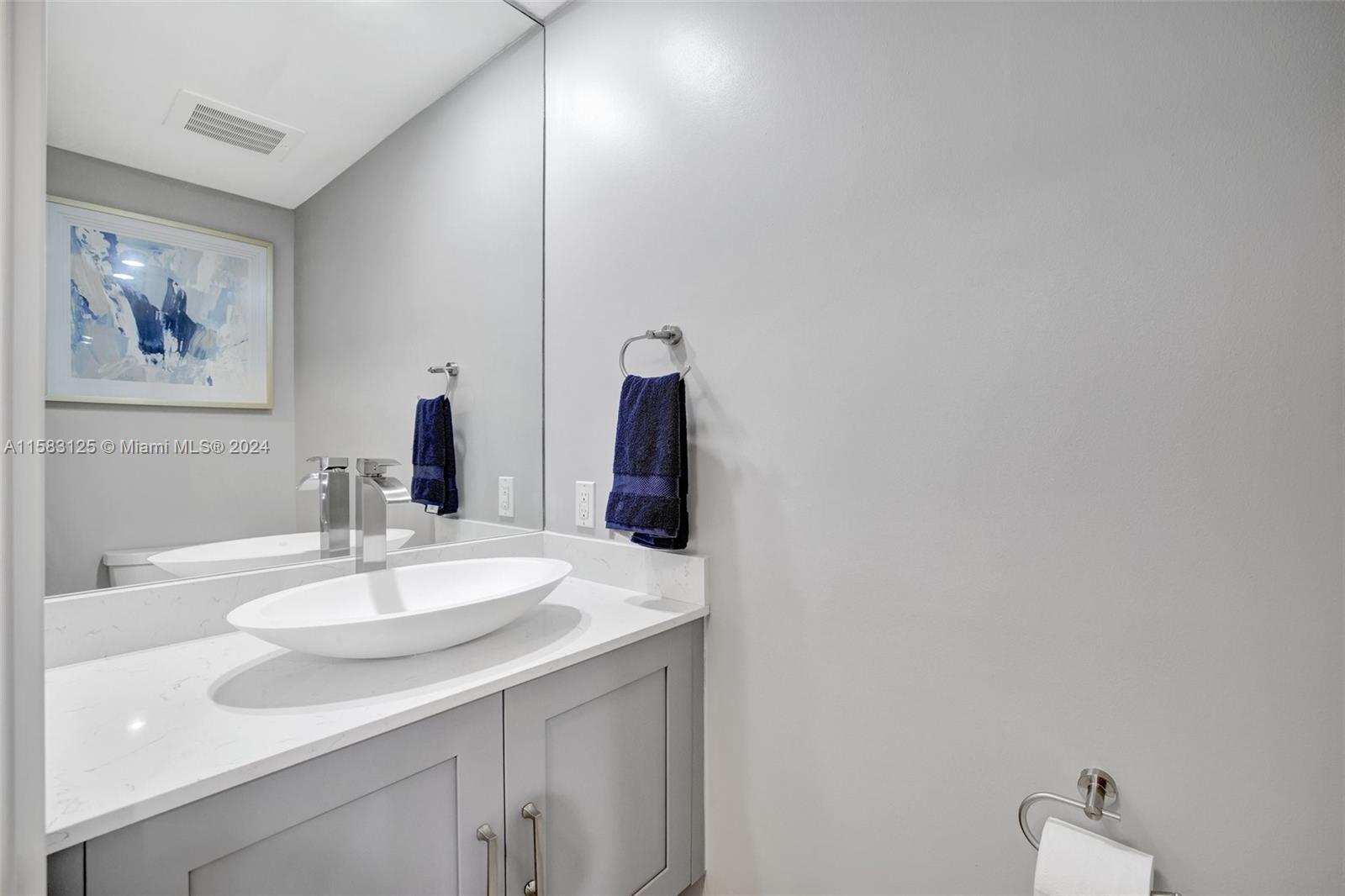 315 NE 3rd Ave # 1004