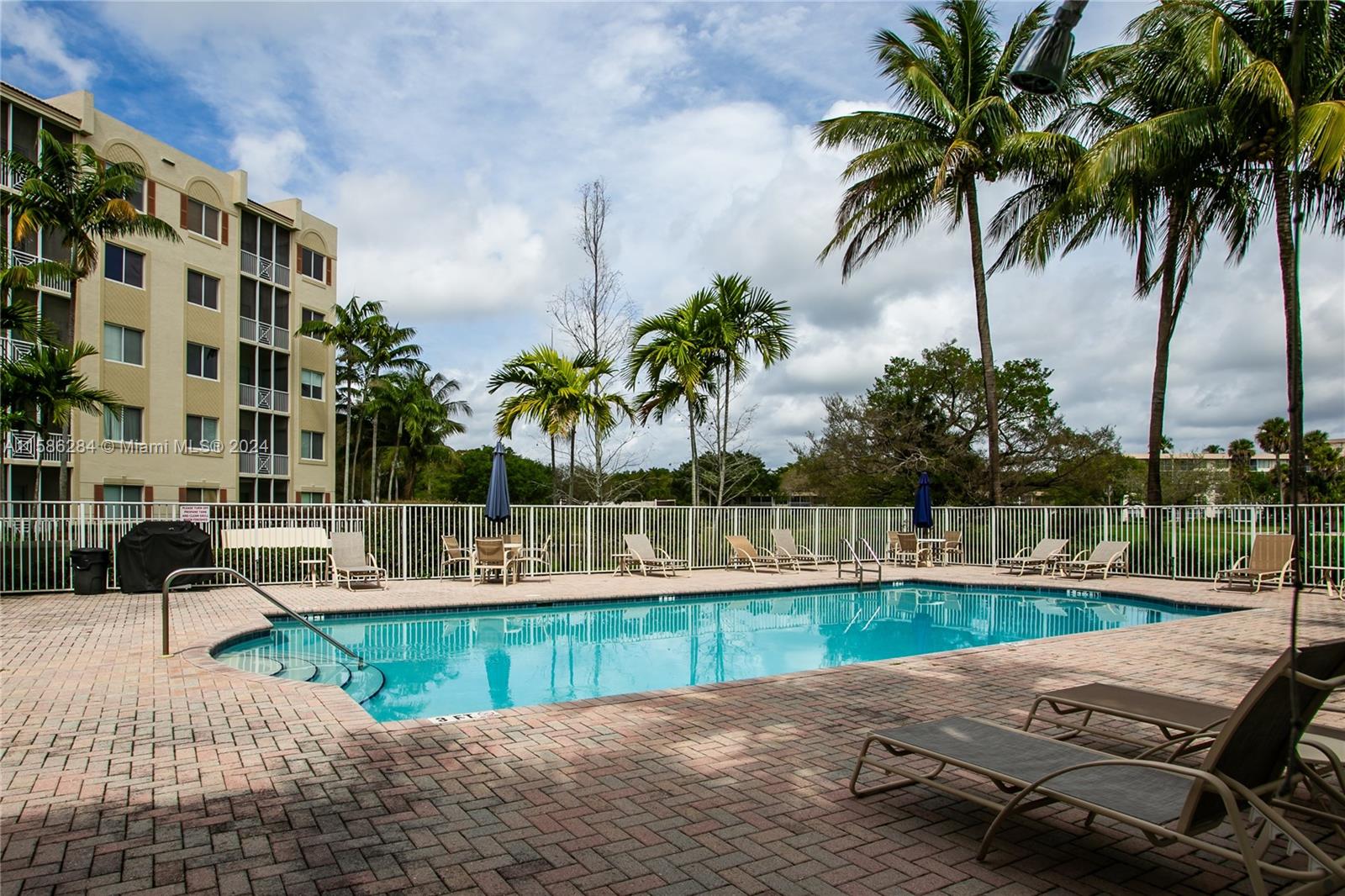 3600 Oaks Clubhouse Dr # 508
