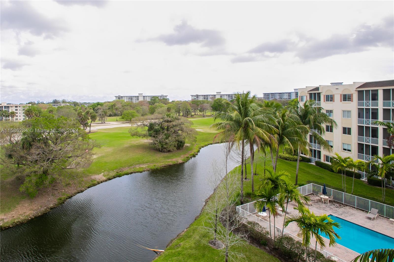 3600 Oaks Clubhouse Dr # 508
