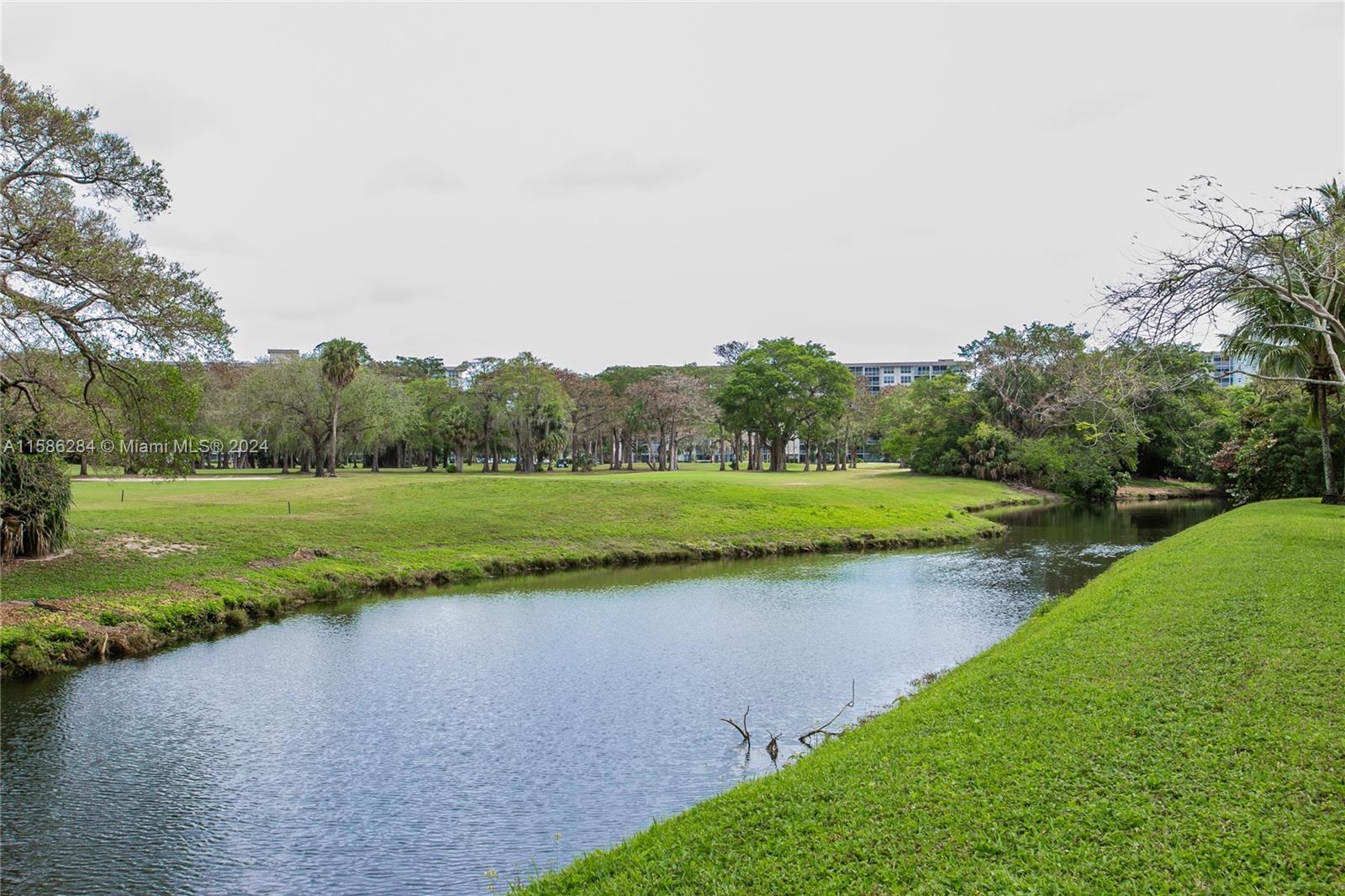 3600 Oaks Clubhouse Dr # 508