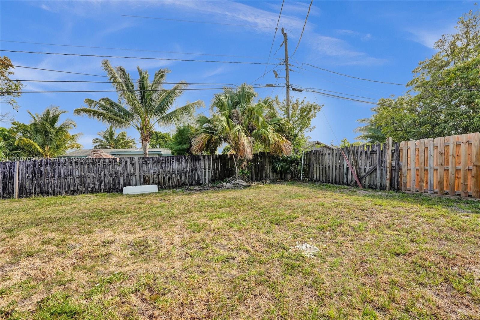 5481 NW 11th St