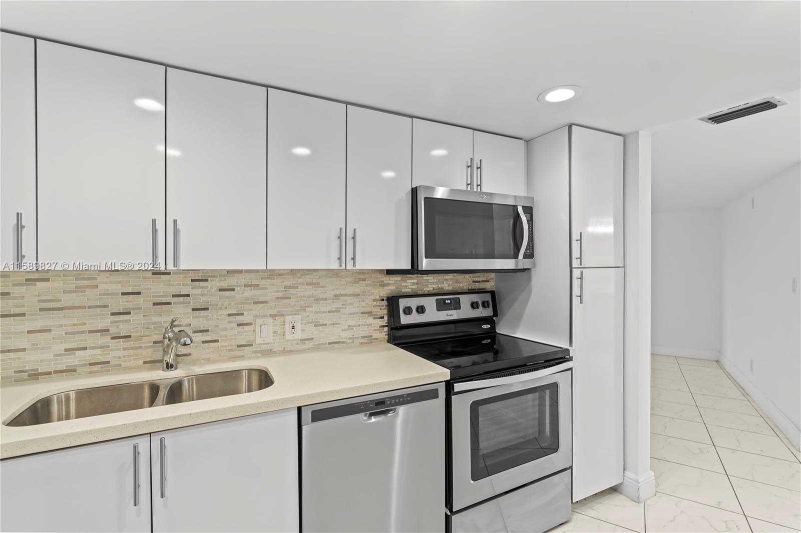 20500 W Country Club Dr # 202