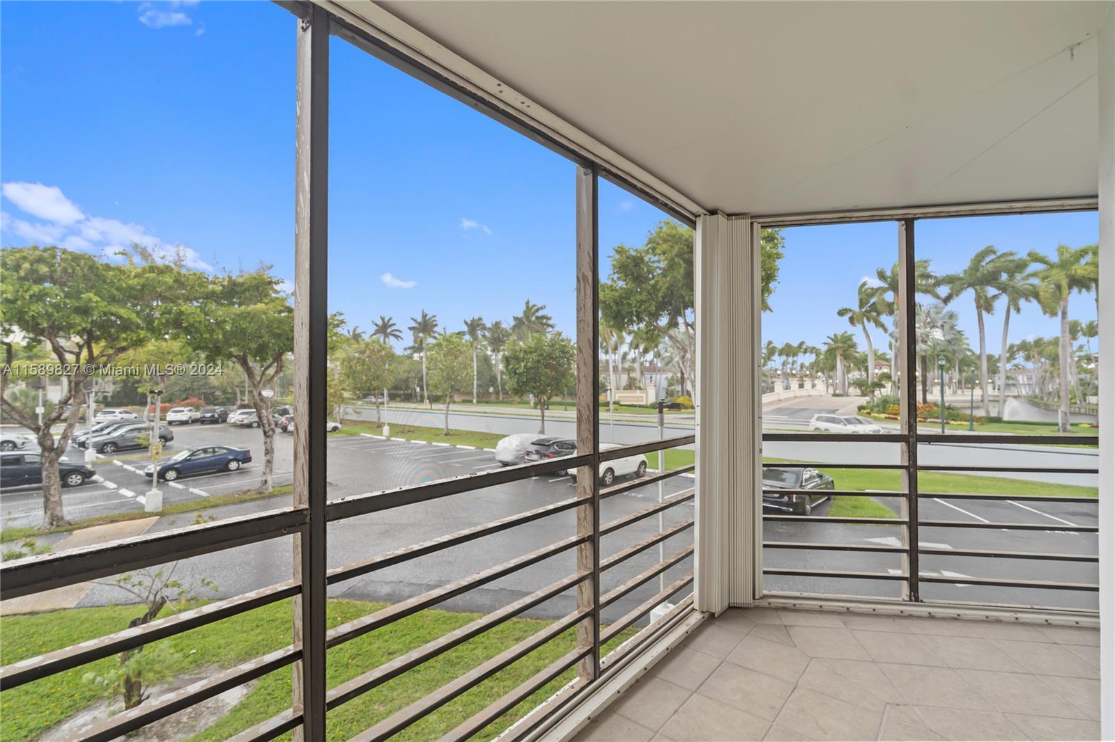 20500 W Country Club Dr # 202