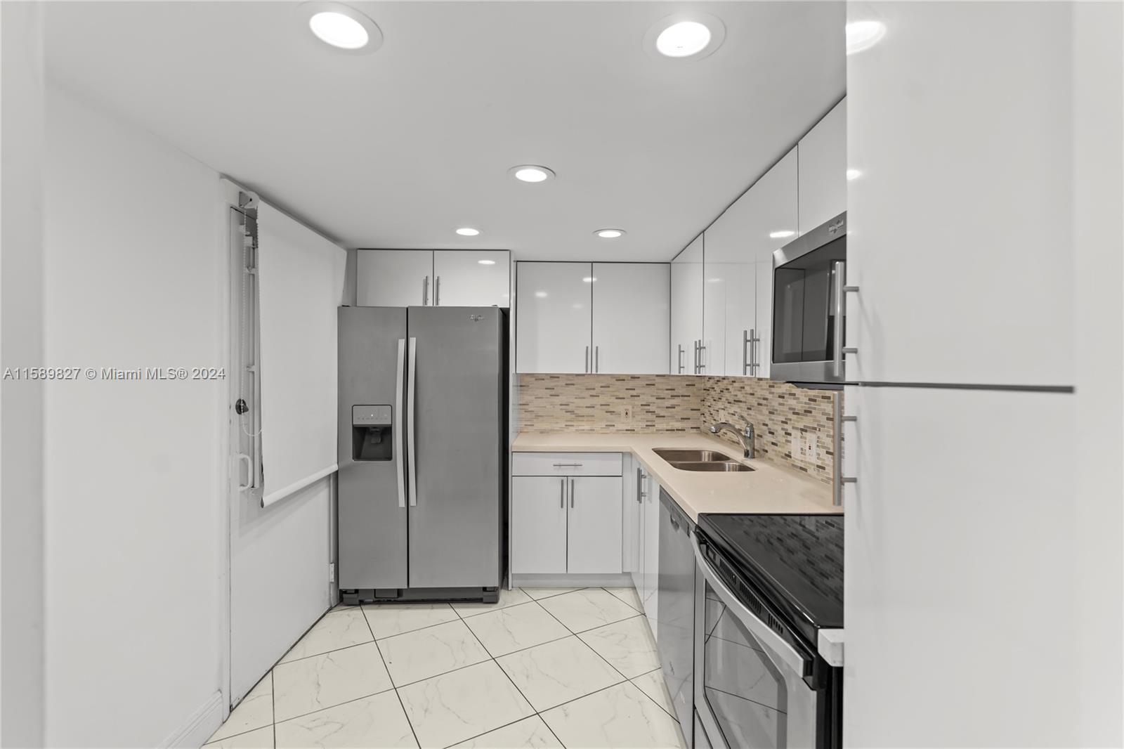 20500 W Country Club Dr # 202