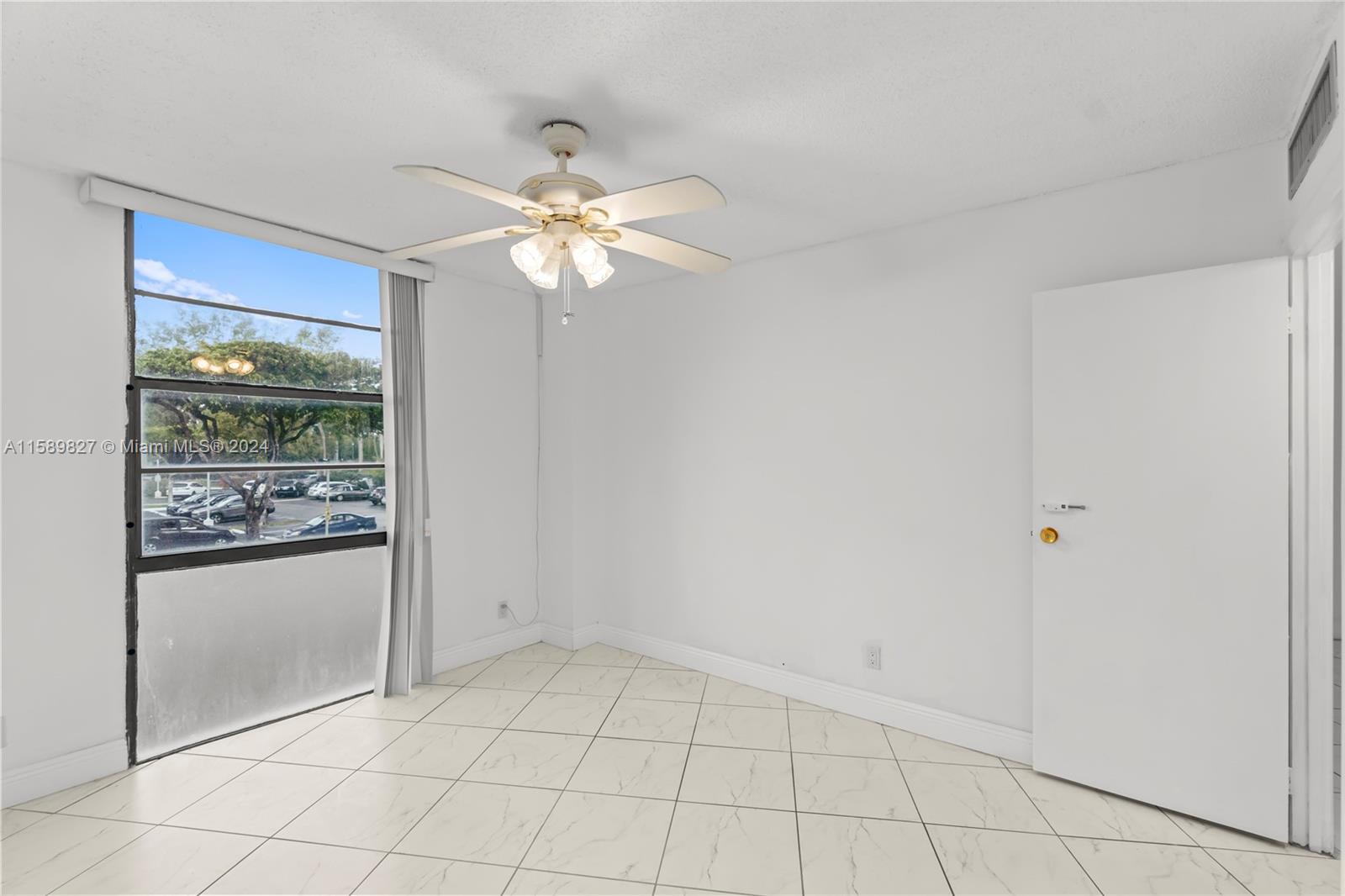 20500 W Country Club Dr # 202