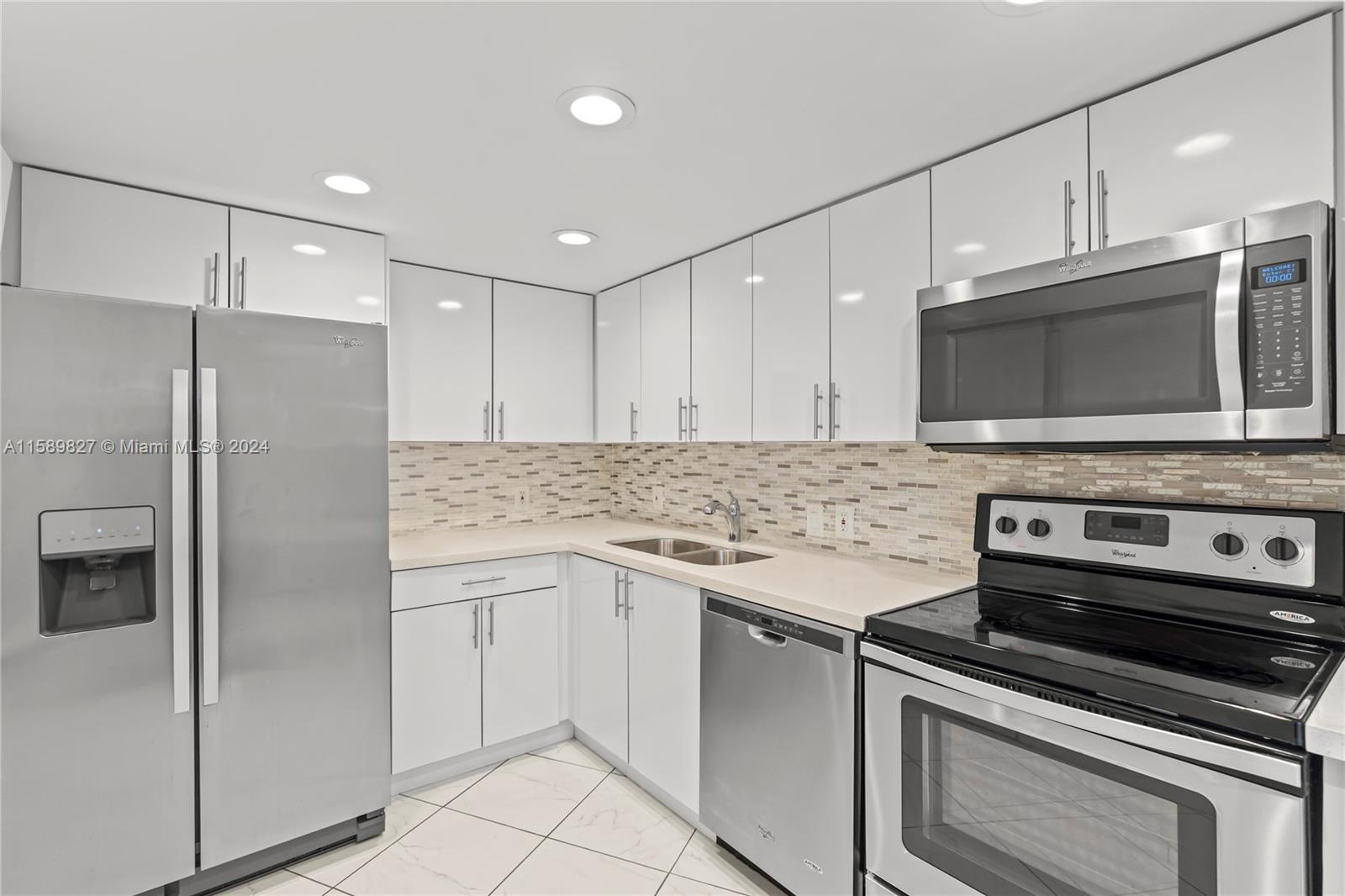 20500 W Country Club Dr # 202