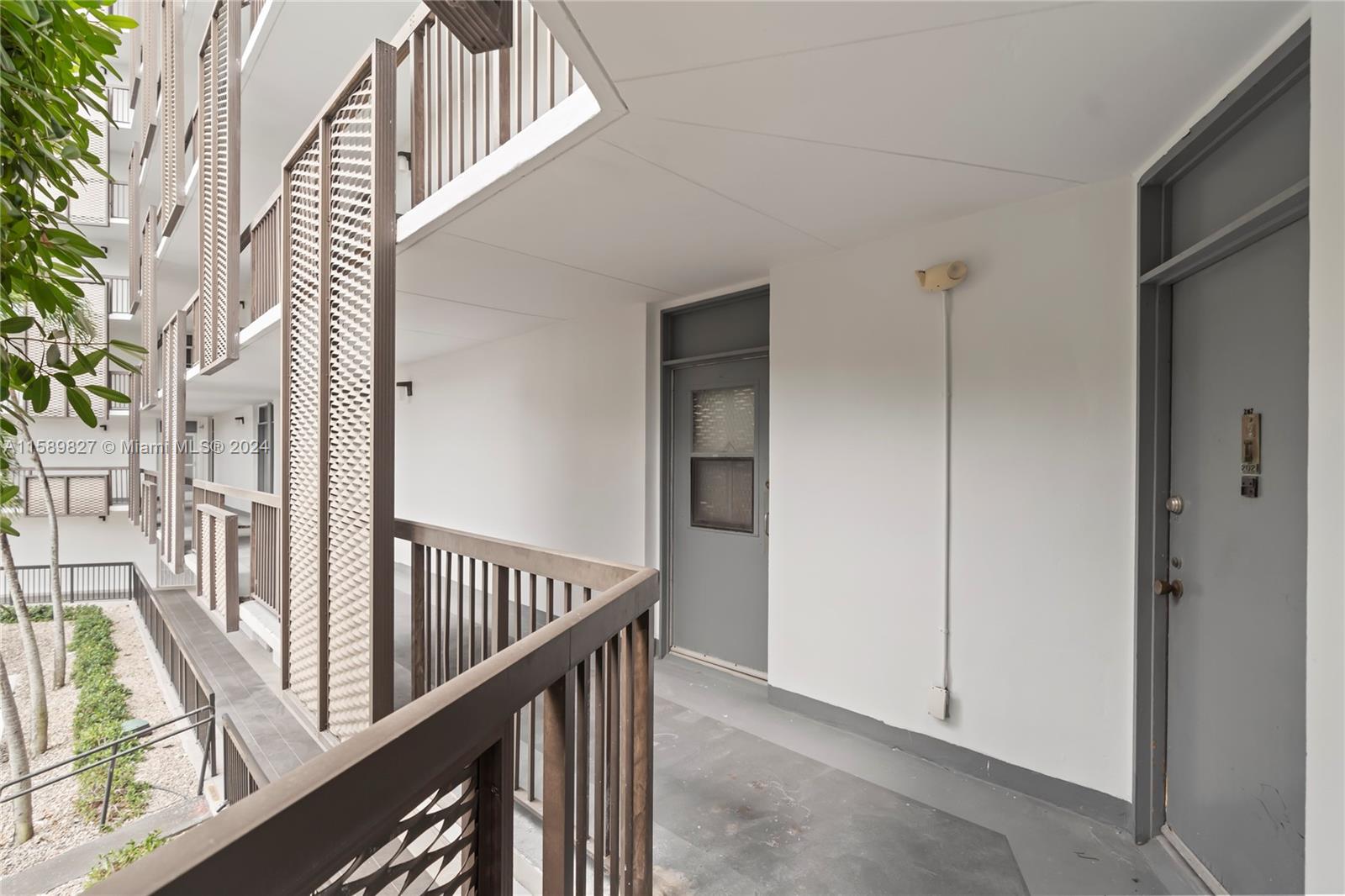 20500 W Country Club Dr # 202