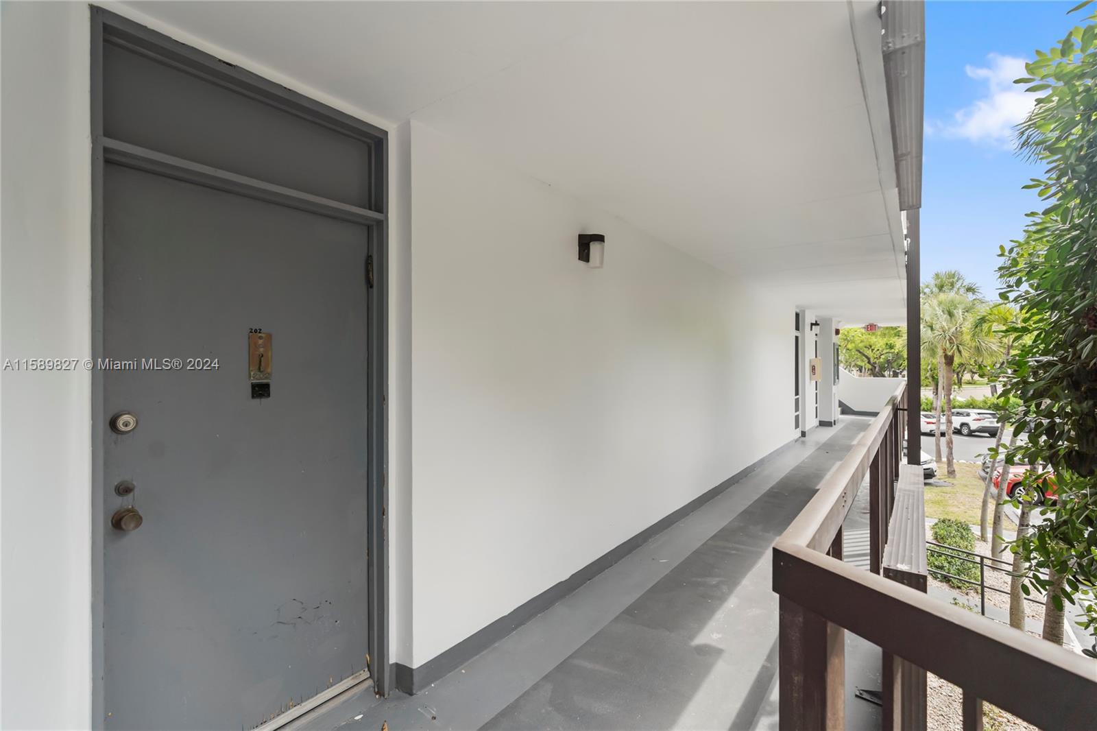 20500 W Country Club Dr # 202