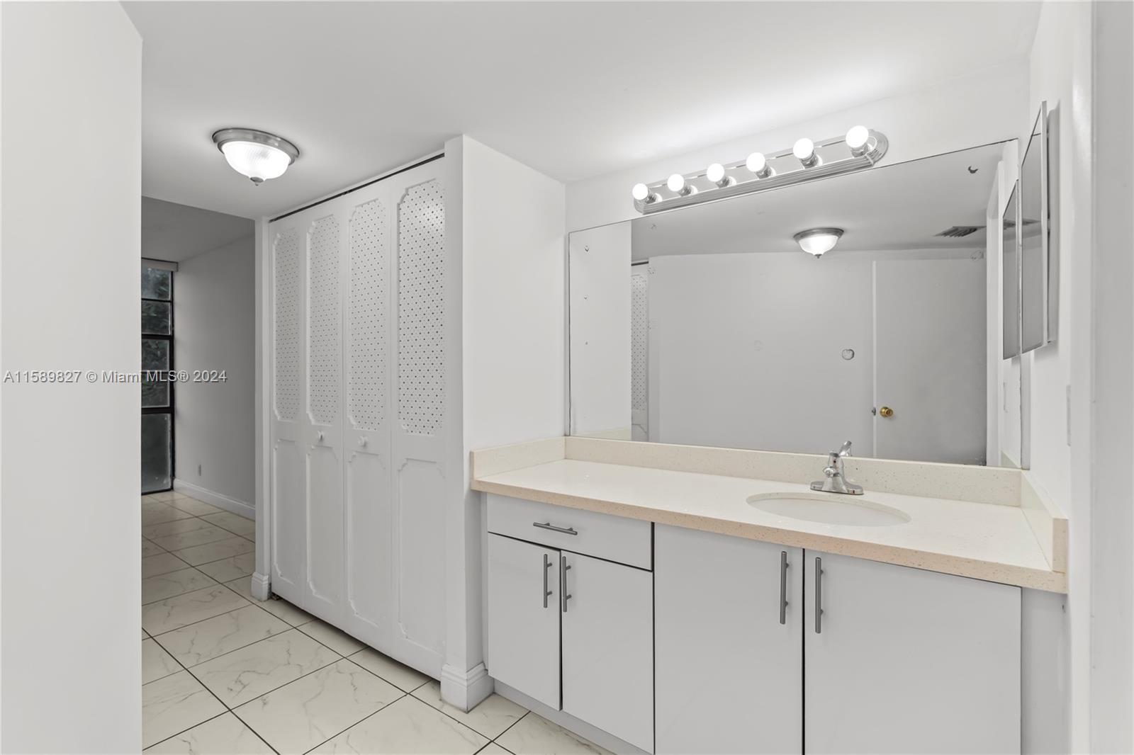 20500 W Country Club Dr # 202
