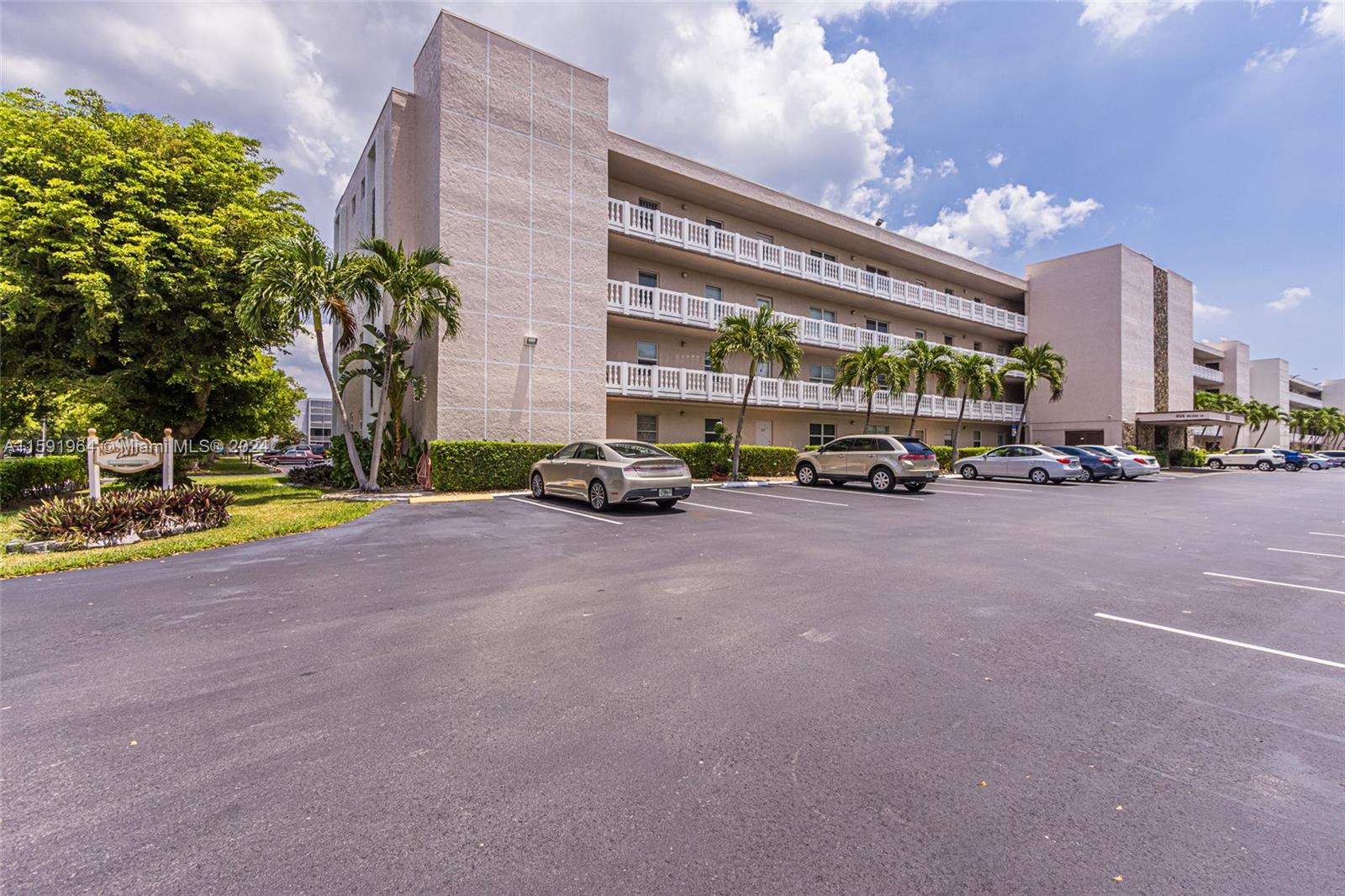 315 SE 11th Ter # 304