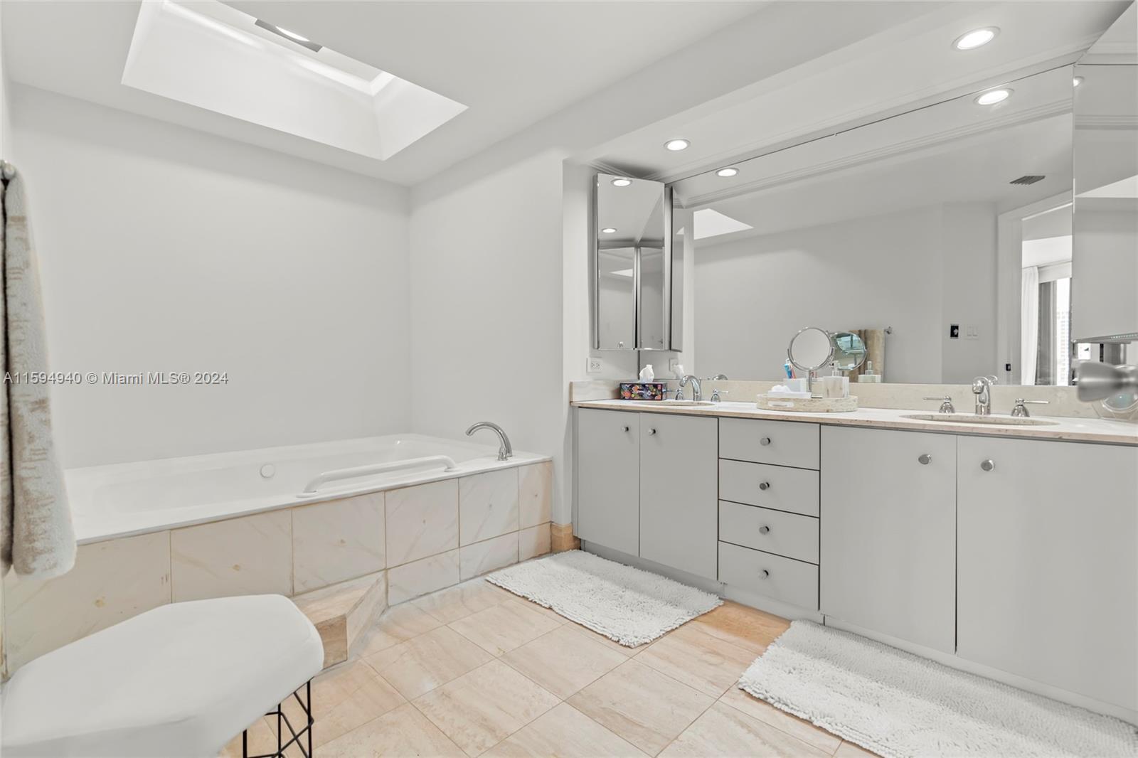 20191 E Country Club Dr # 1609