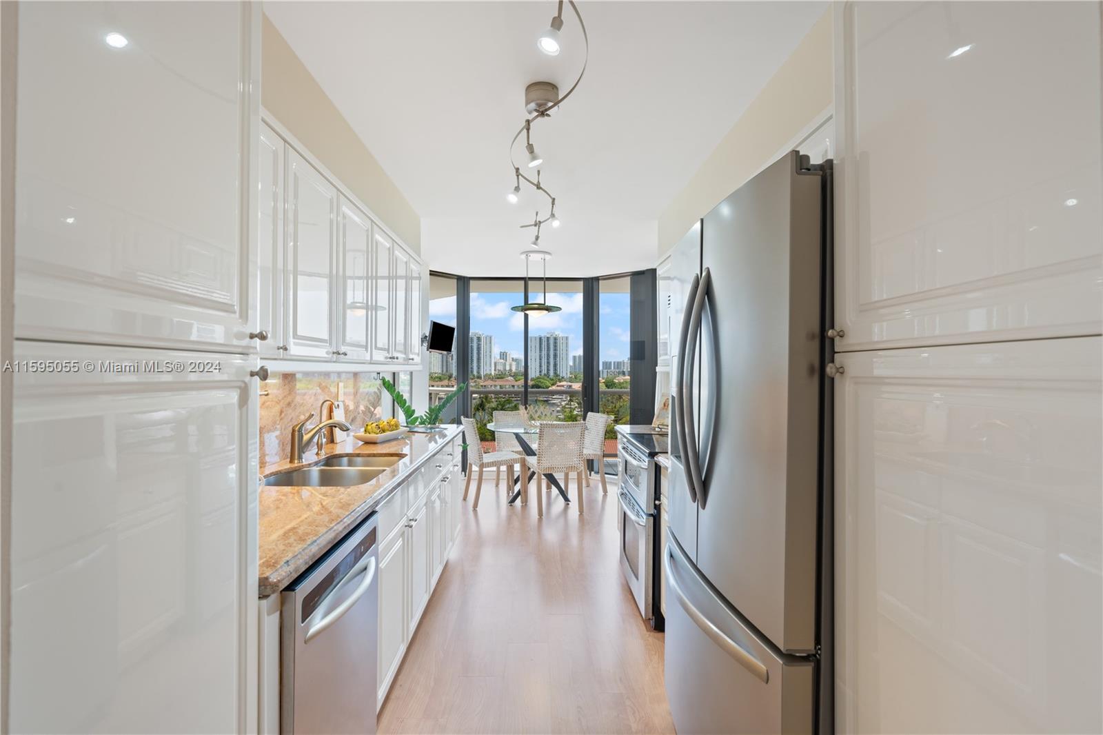 3600 Yacht Club Dr # 704