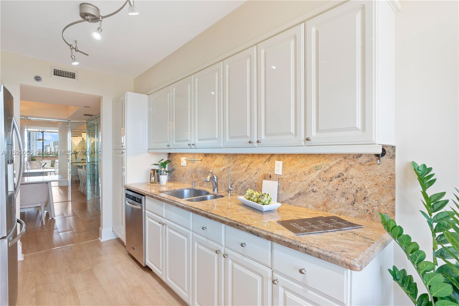 3600 Yacht Club Dr # 704