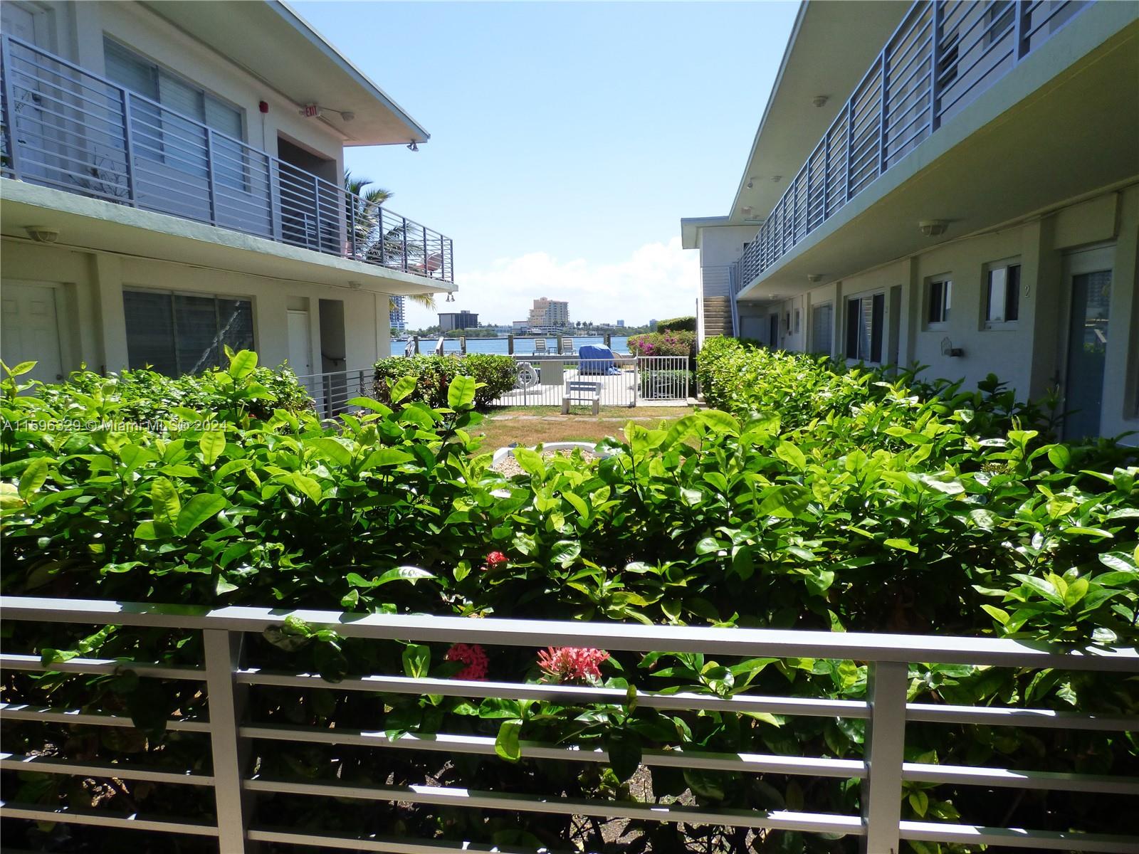 2250 Bay Dr # 10