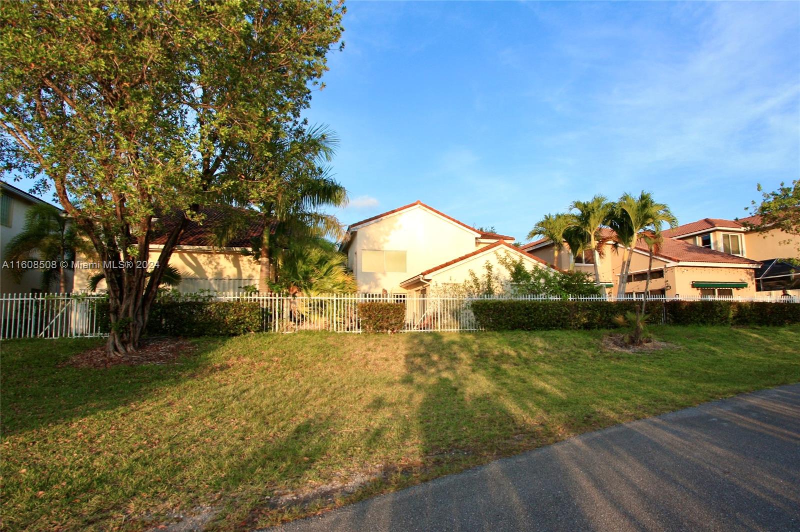 1870 Sweetbay Way Unit: -
