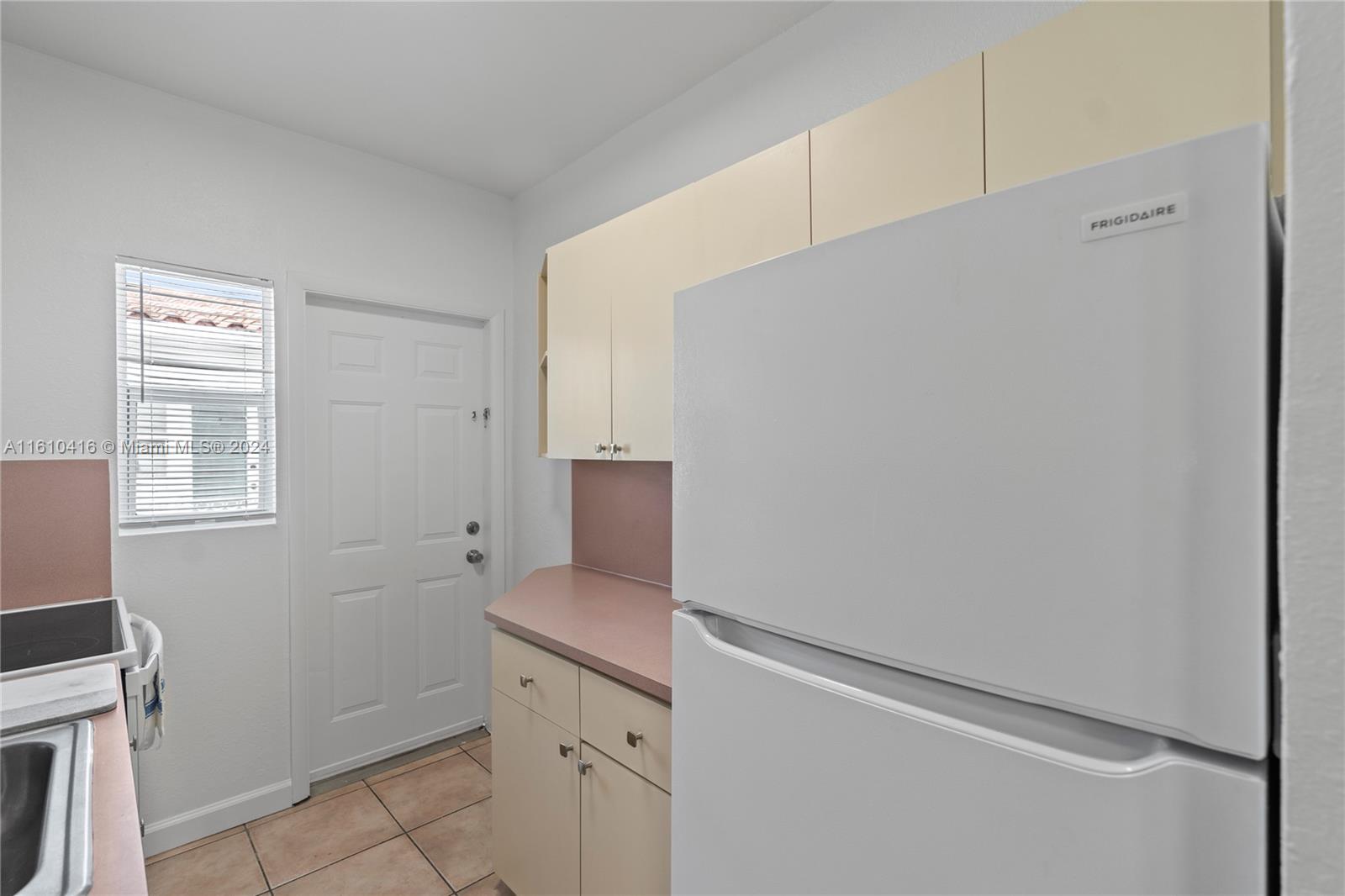 1228 Marseille Dr # 4