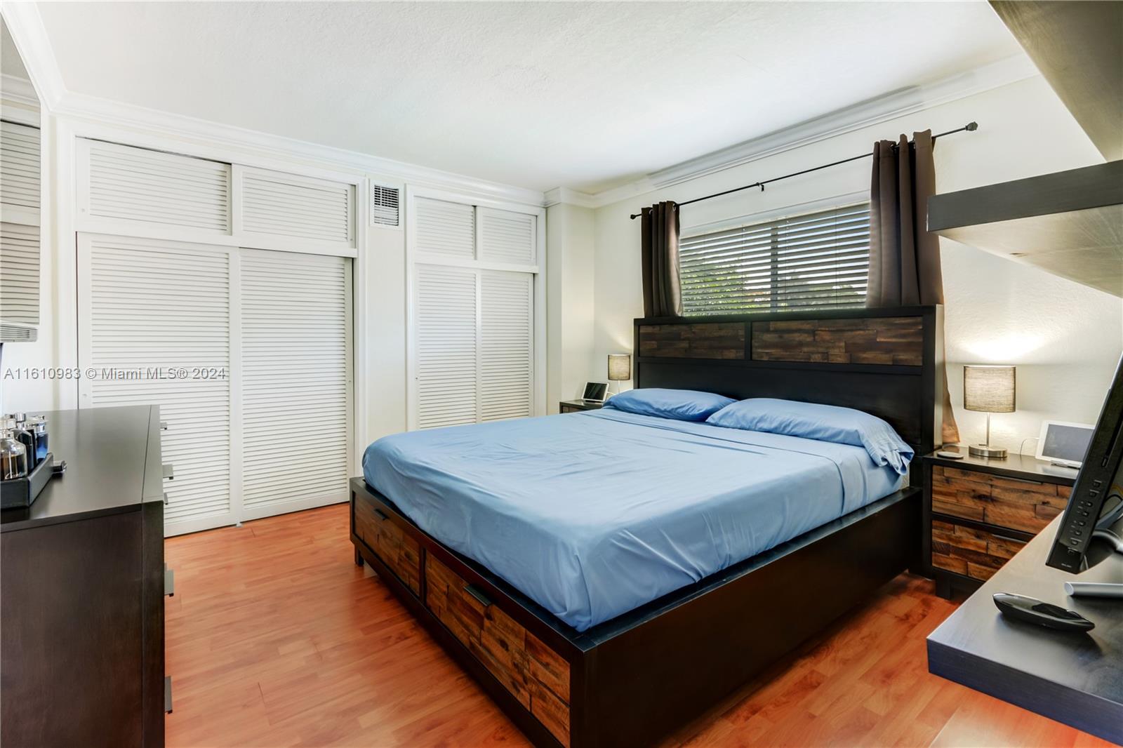21 Edgewater Dr # 201