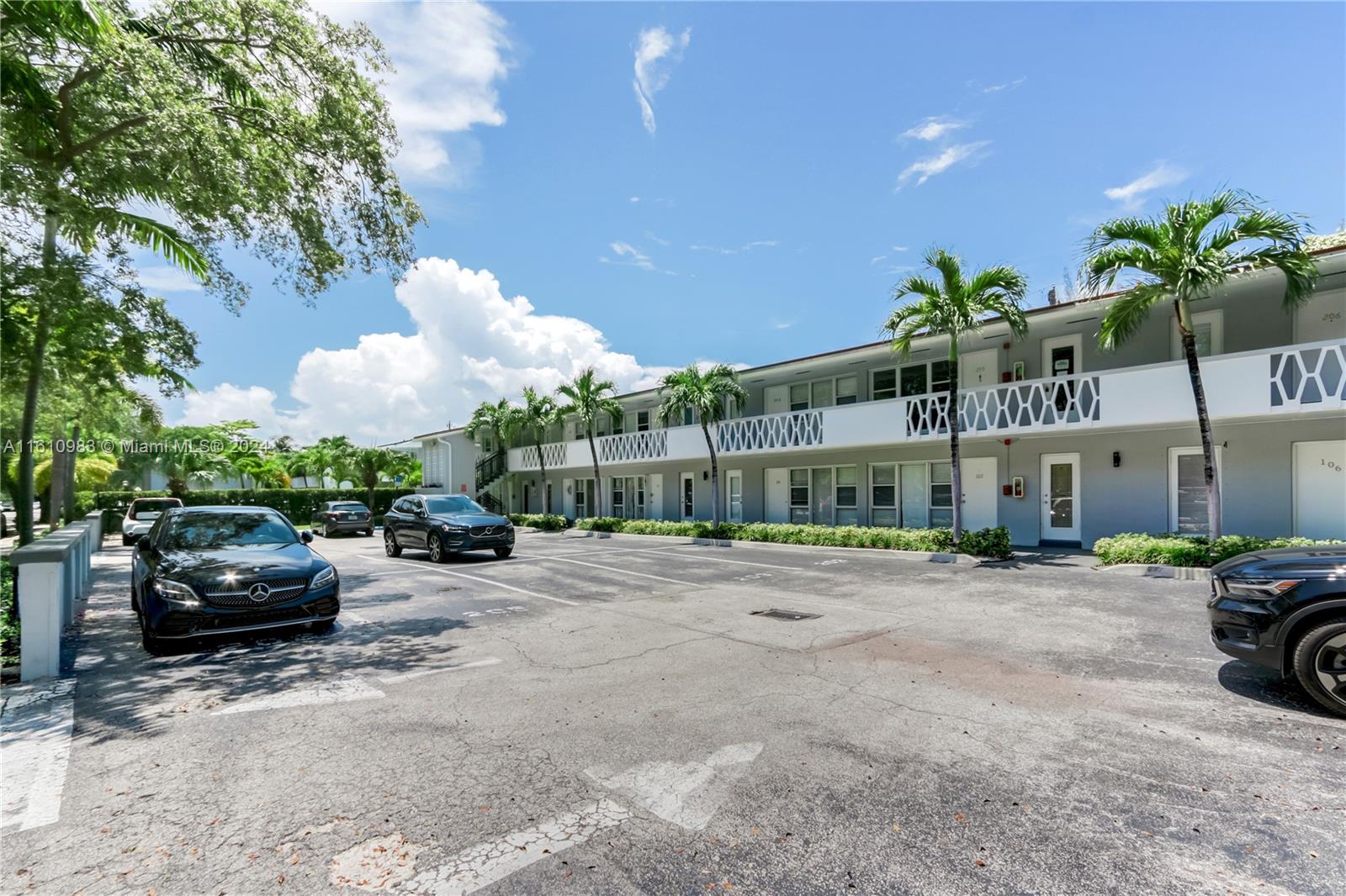21 Edgewater Dr # 201