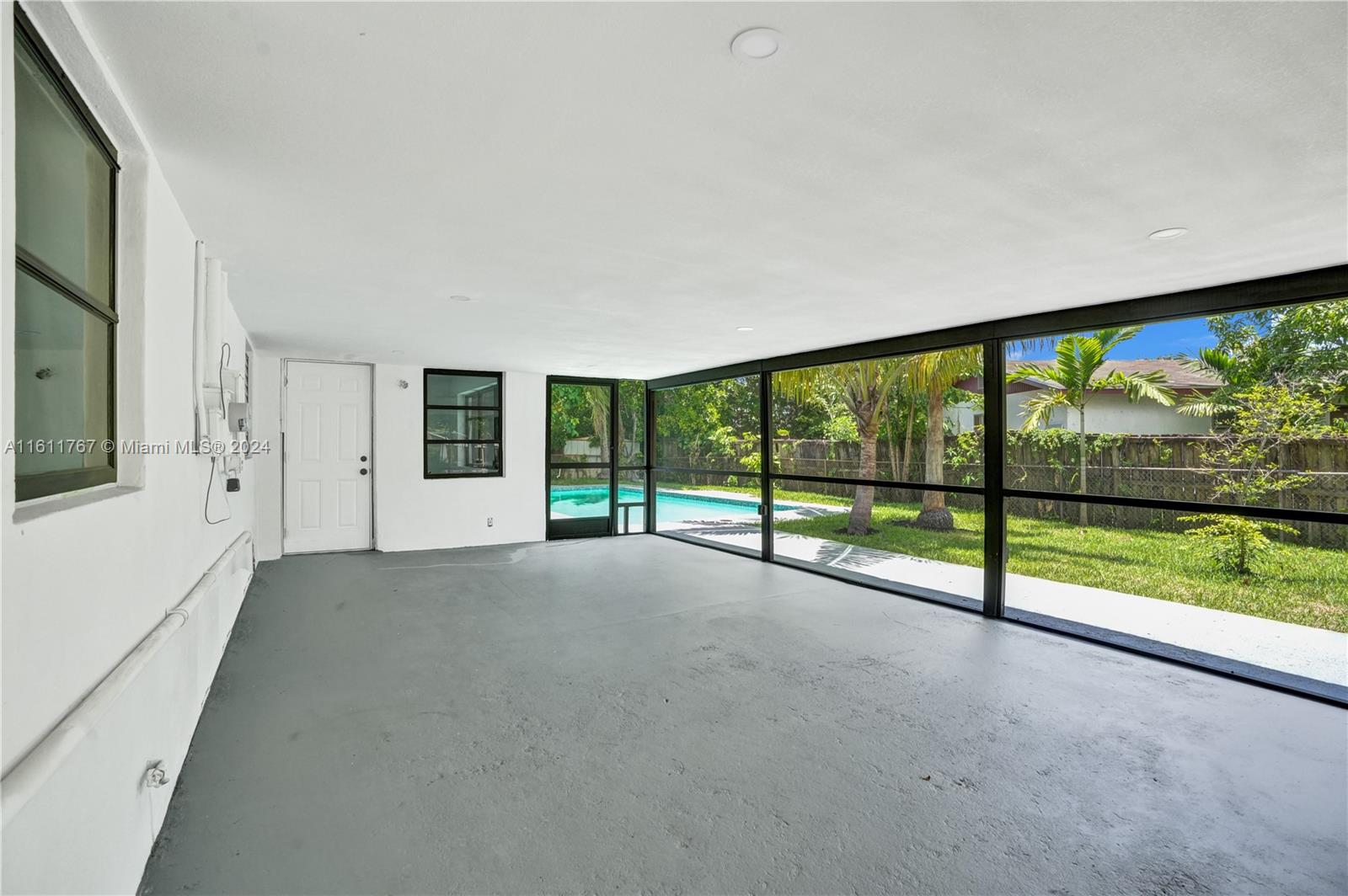 590 NW 38th Pl
