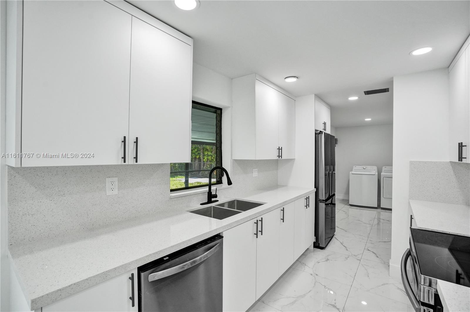 590 NW 38th Pl