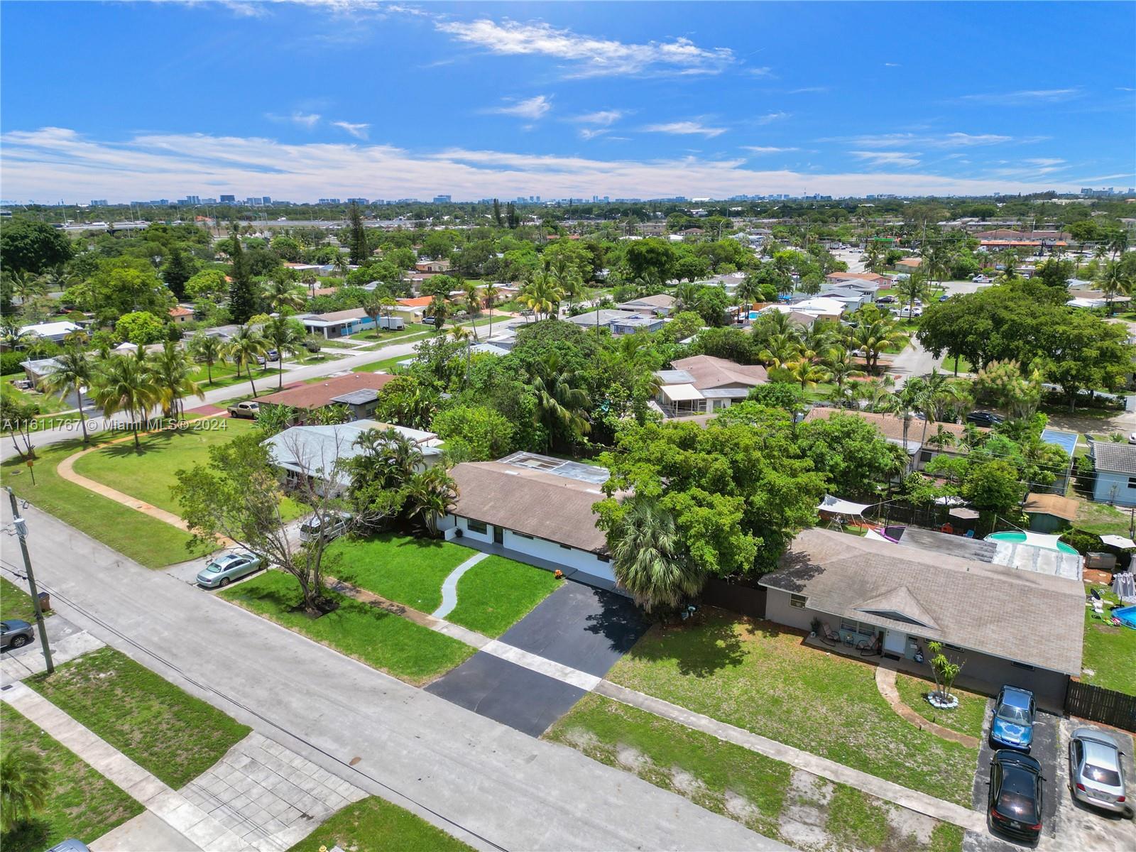 590 NW 38th Pl