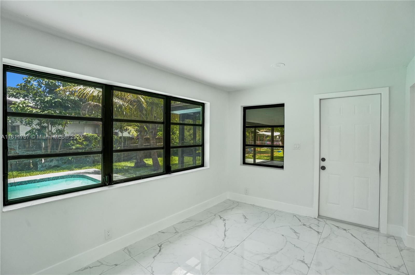 590 NW 38th Pl