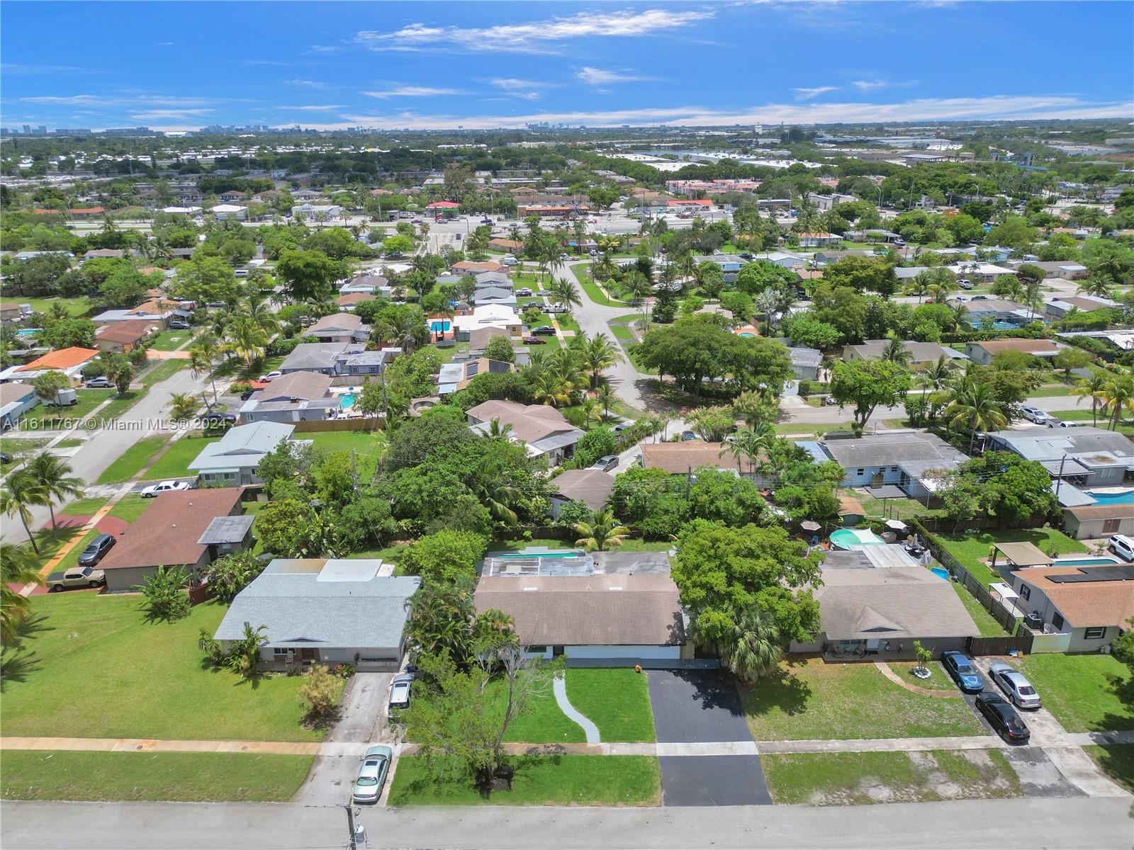 590 NW 38th Pl