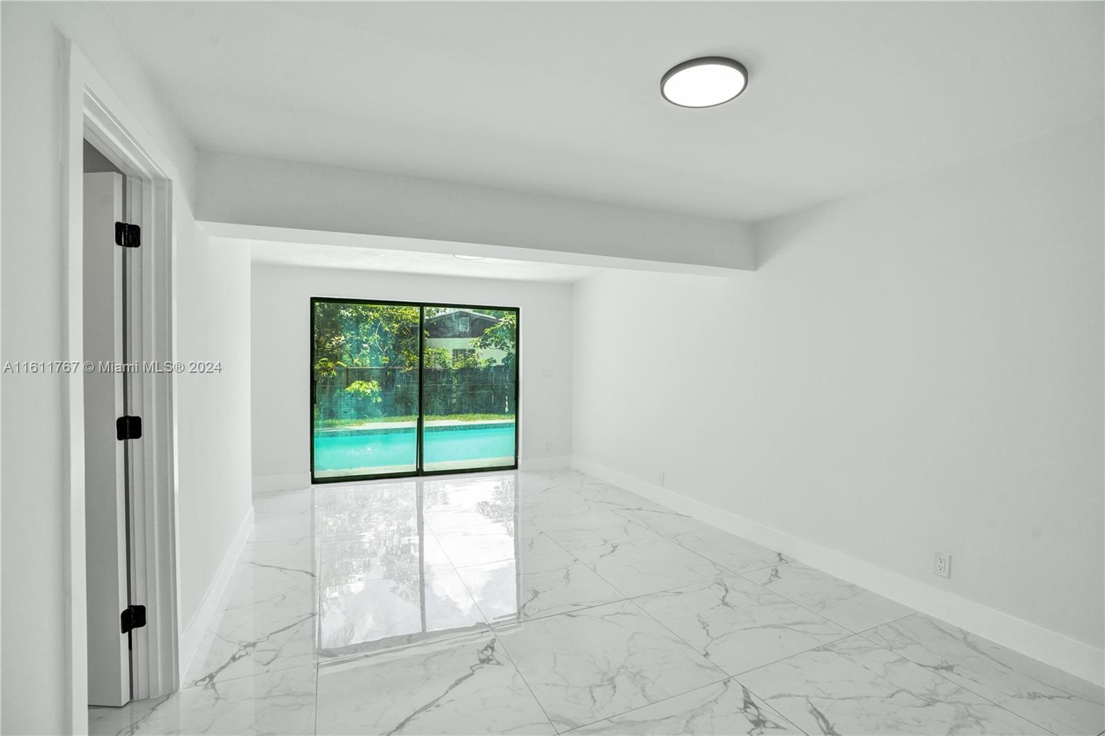 590 NW 38th Pl