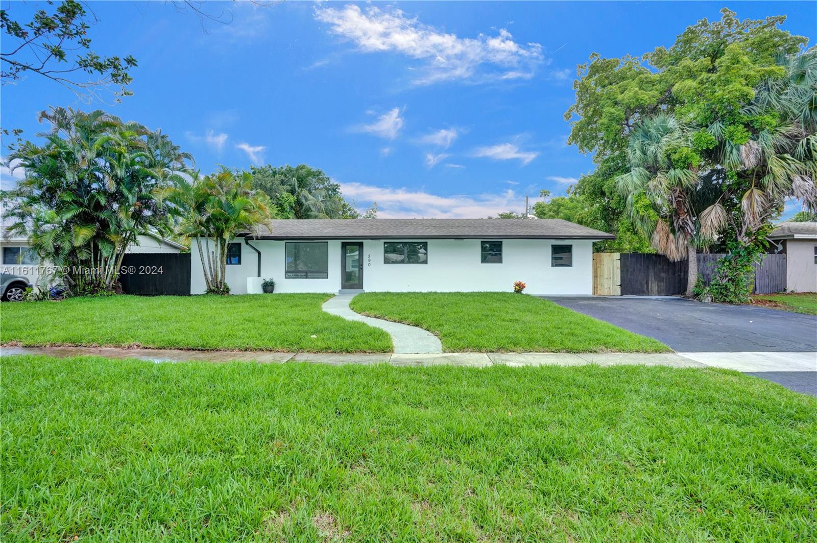 590 NW 38th Pl