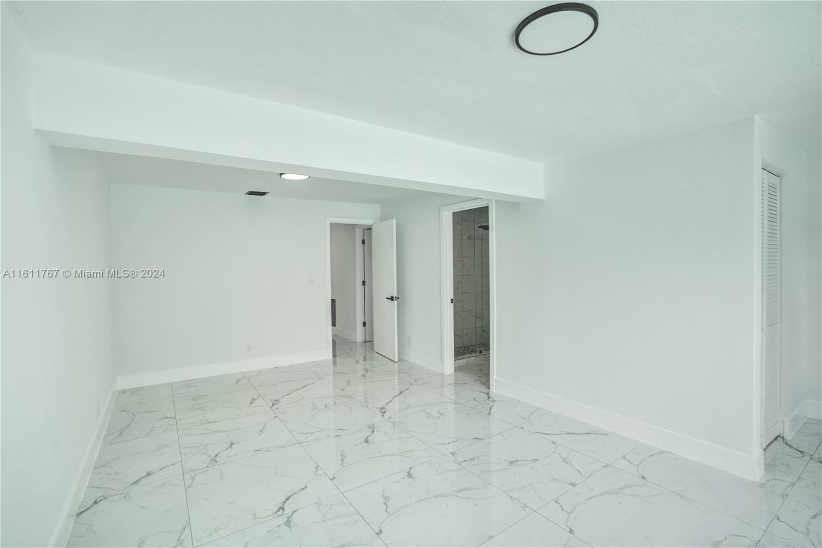 590 NW 38th Pl