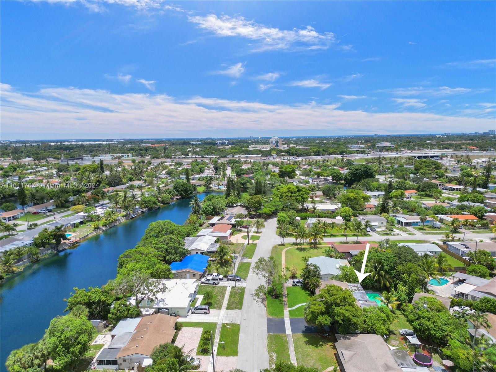 590 NW 38th Pl