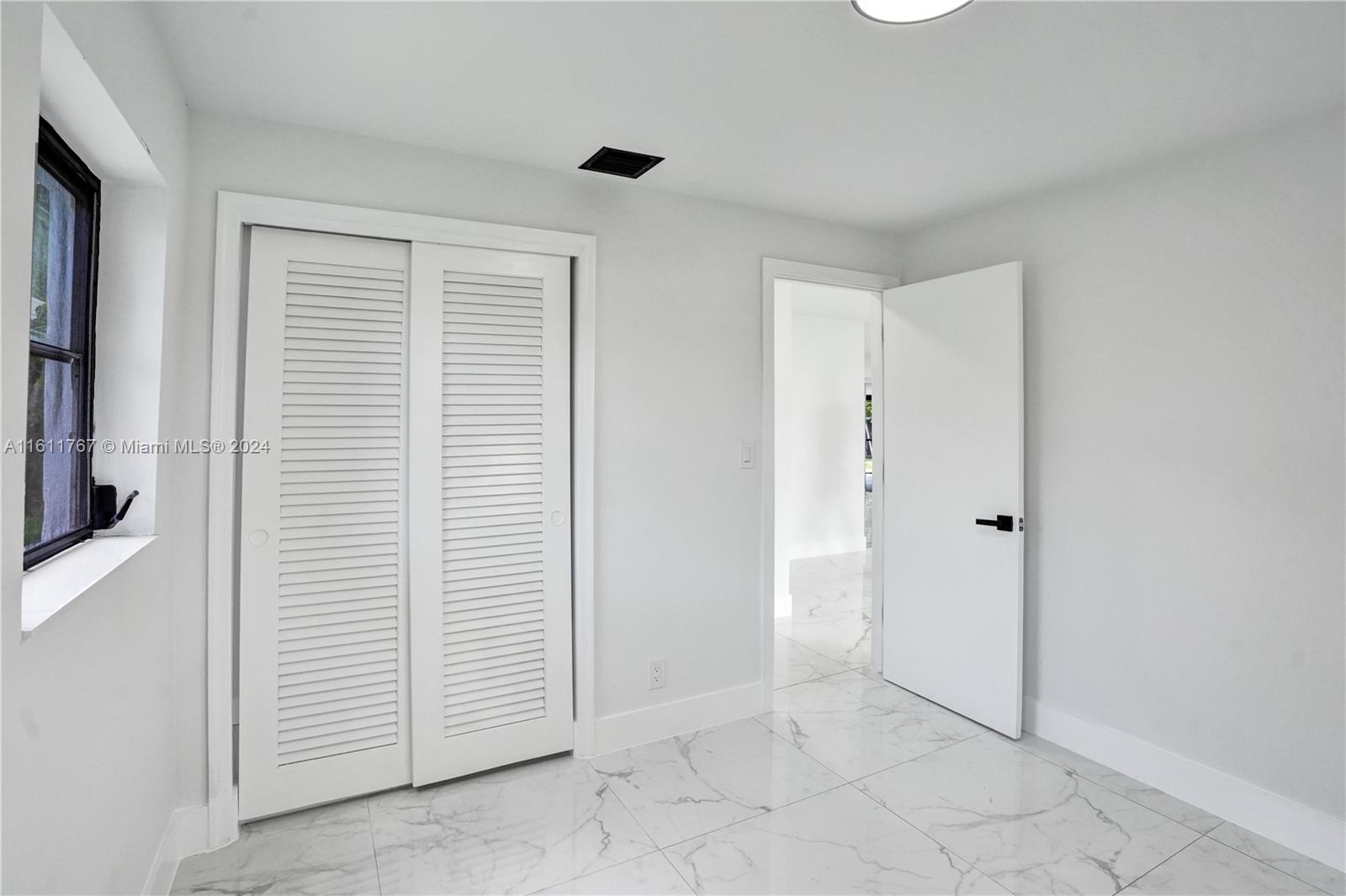 590 NW 38th Pl