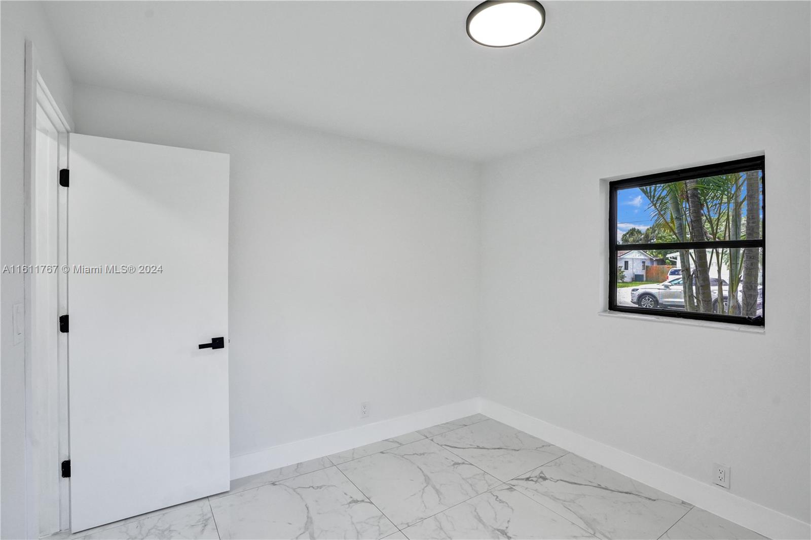 590 NW 38th Pl